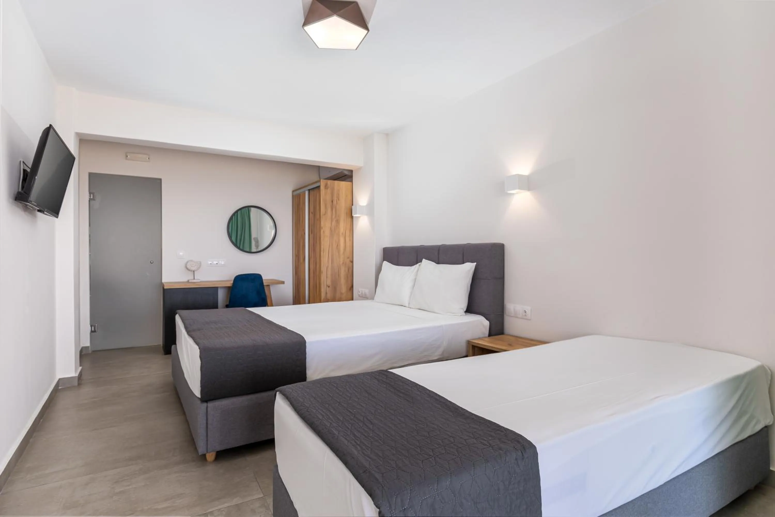 Photo of the whole room, Bed in Anasa Corfu