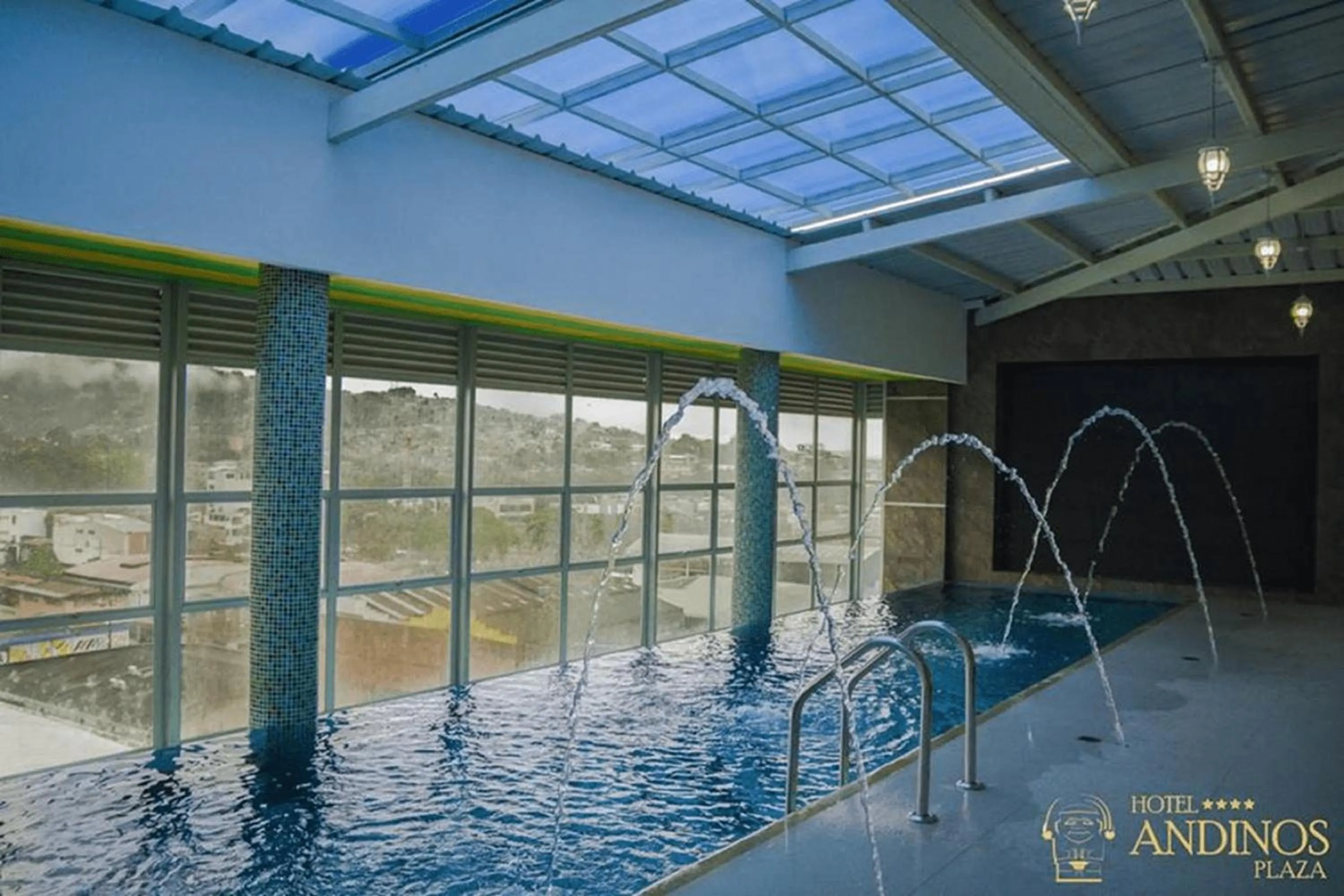 Swimming pool in Hotel Andinos Plaza Florencia