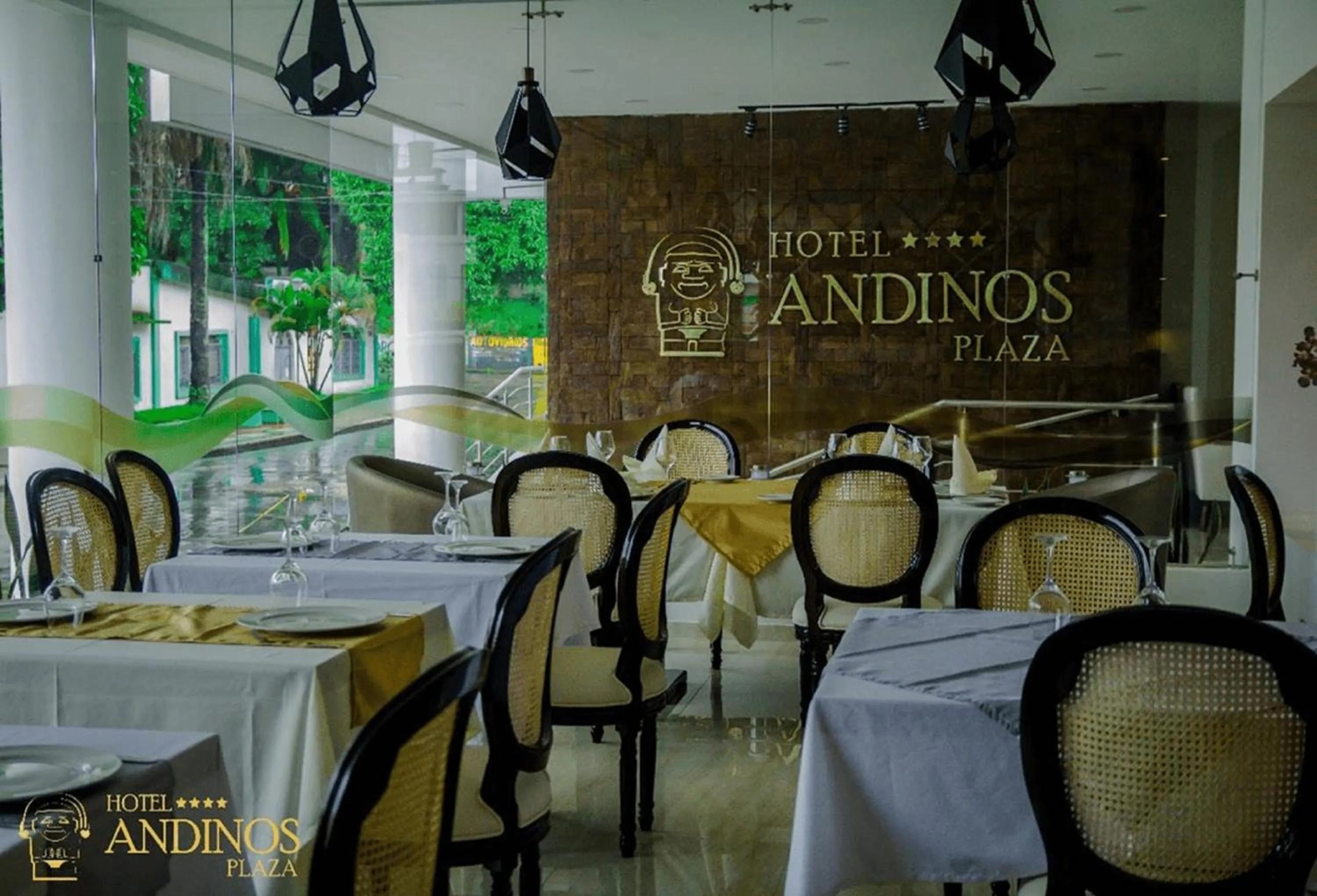 Restaurant/places to eat in Hotel Andinos Plaza Florencia