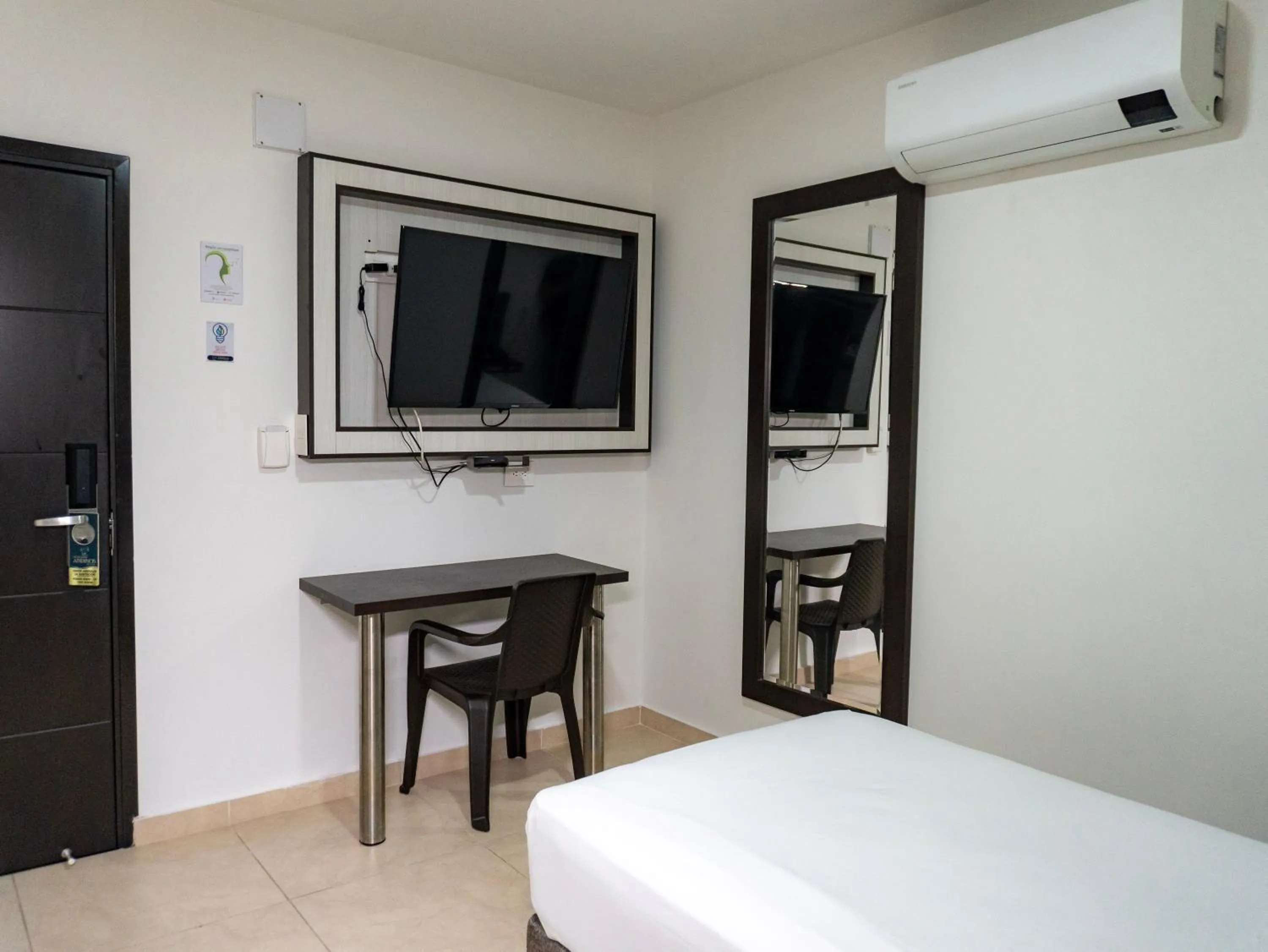 Bedroom, Bed in Hotel Andinos Plaza Florencia