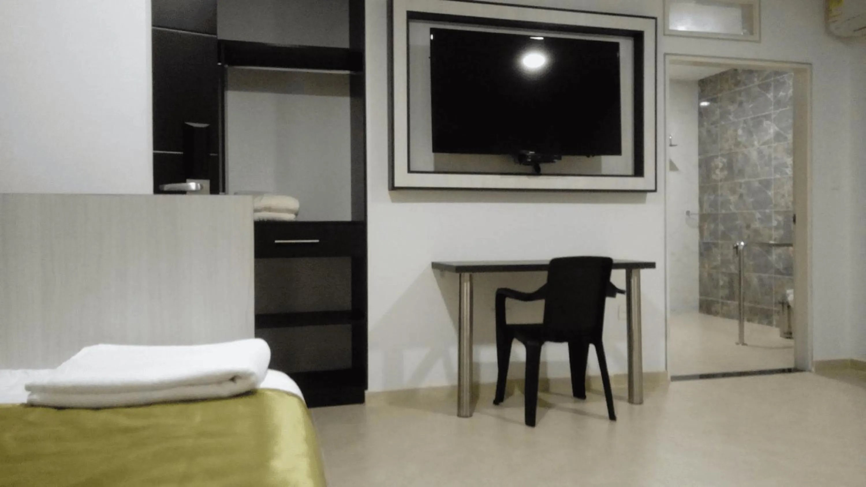 TV and multimedia in Hotel Andinos Plaza Florencia