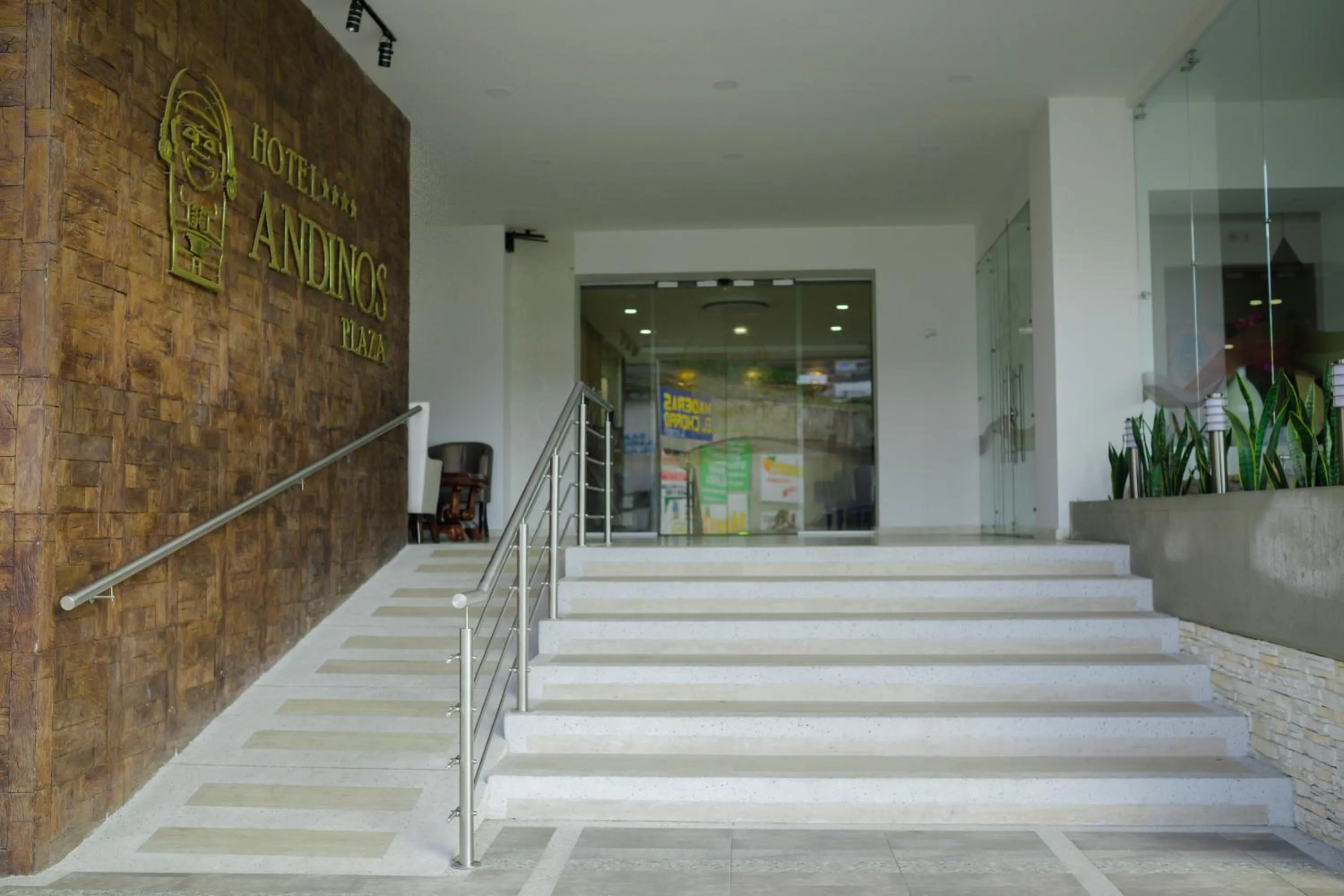 Property building in Hotel Andinos Plaza Florencia