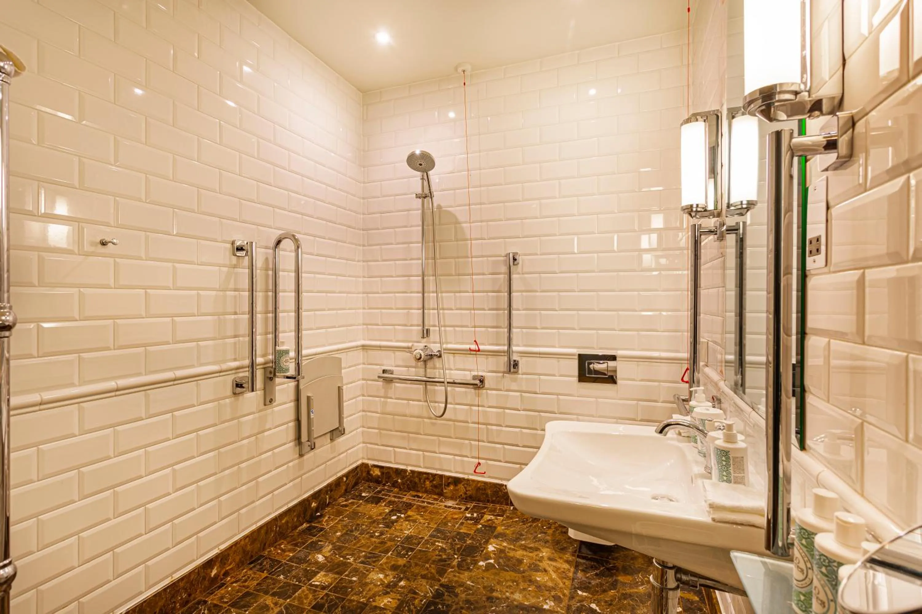 Bathroom in The Talbot, Malton, North Yorkshire - The Coaching Inn Group