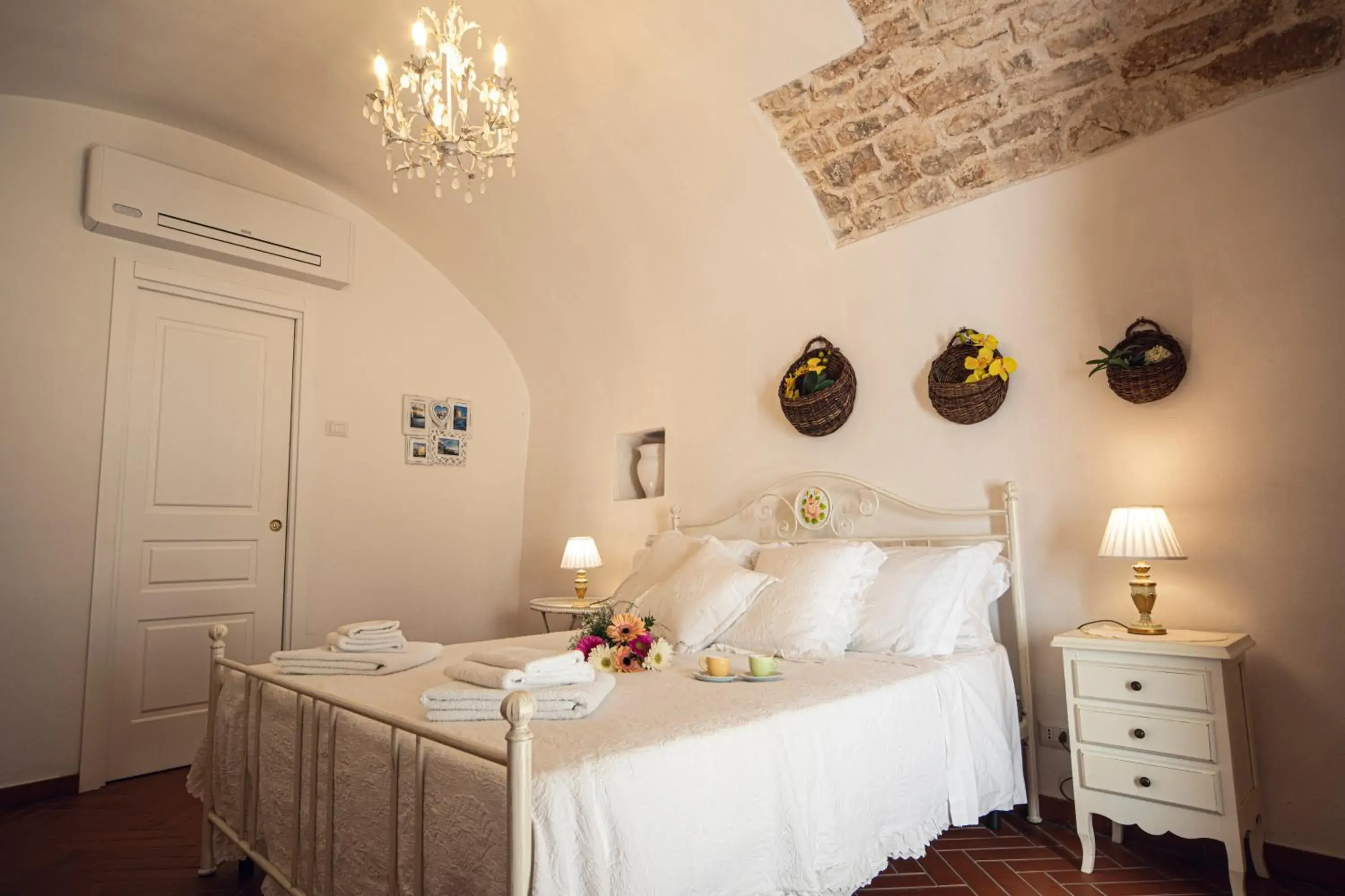 Queen Room in Masseria Del Crocifisso Queen Room in Masseria Del Crocifisso