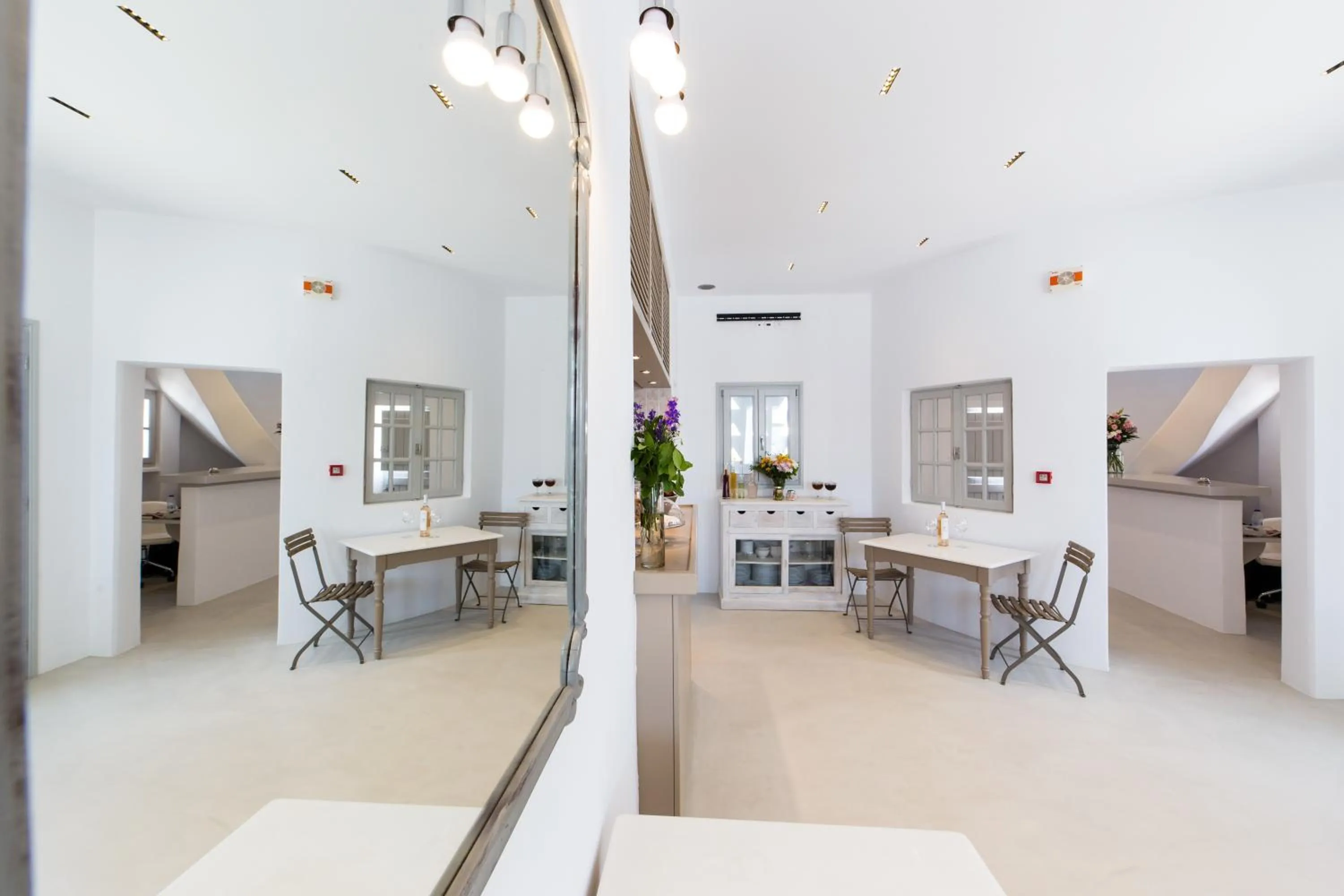 Restaurant/places to eat in Anemomylos Residence