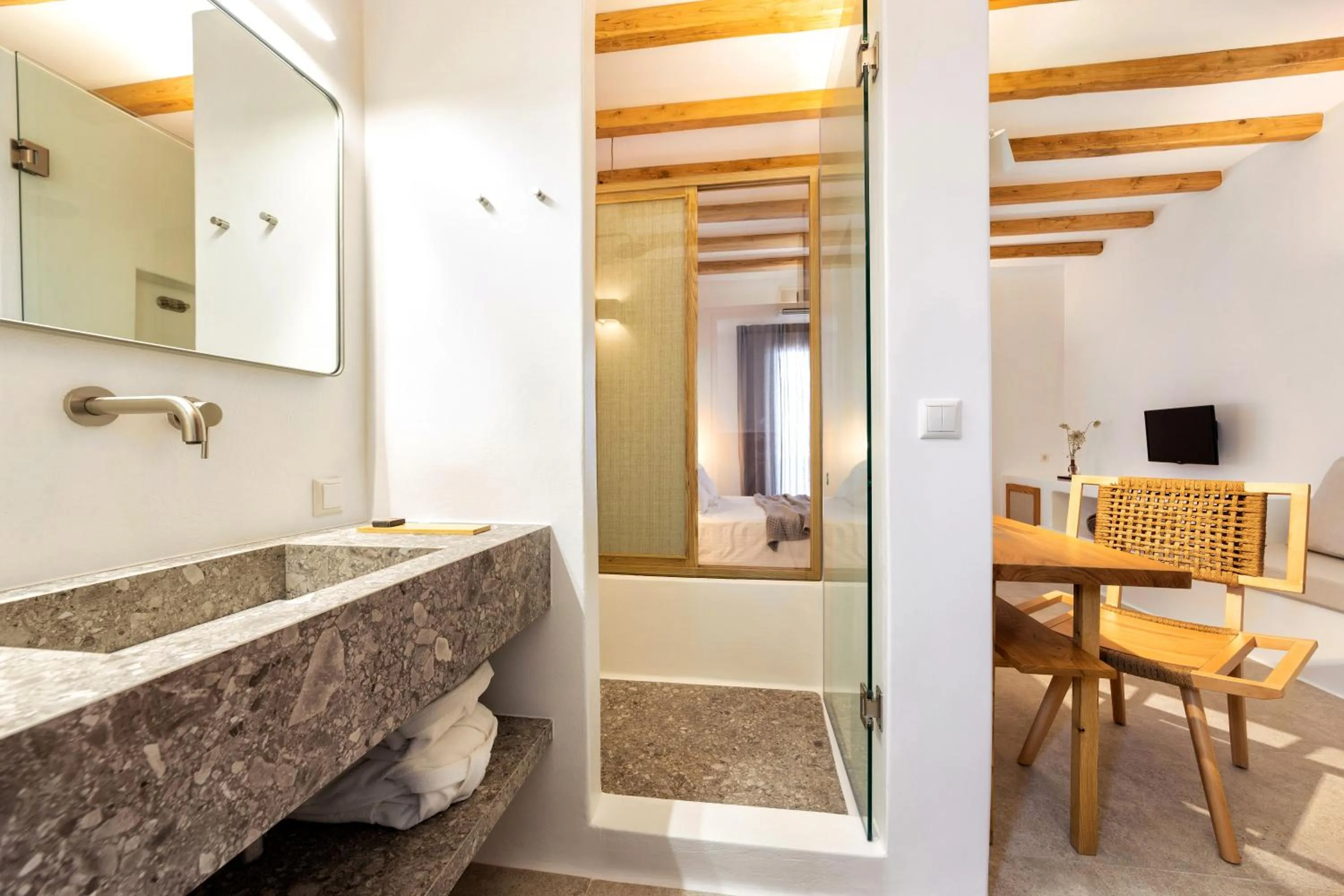 Shower in Anemomylos Residence