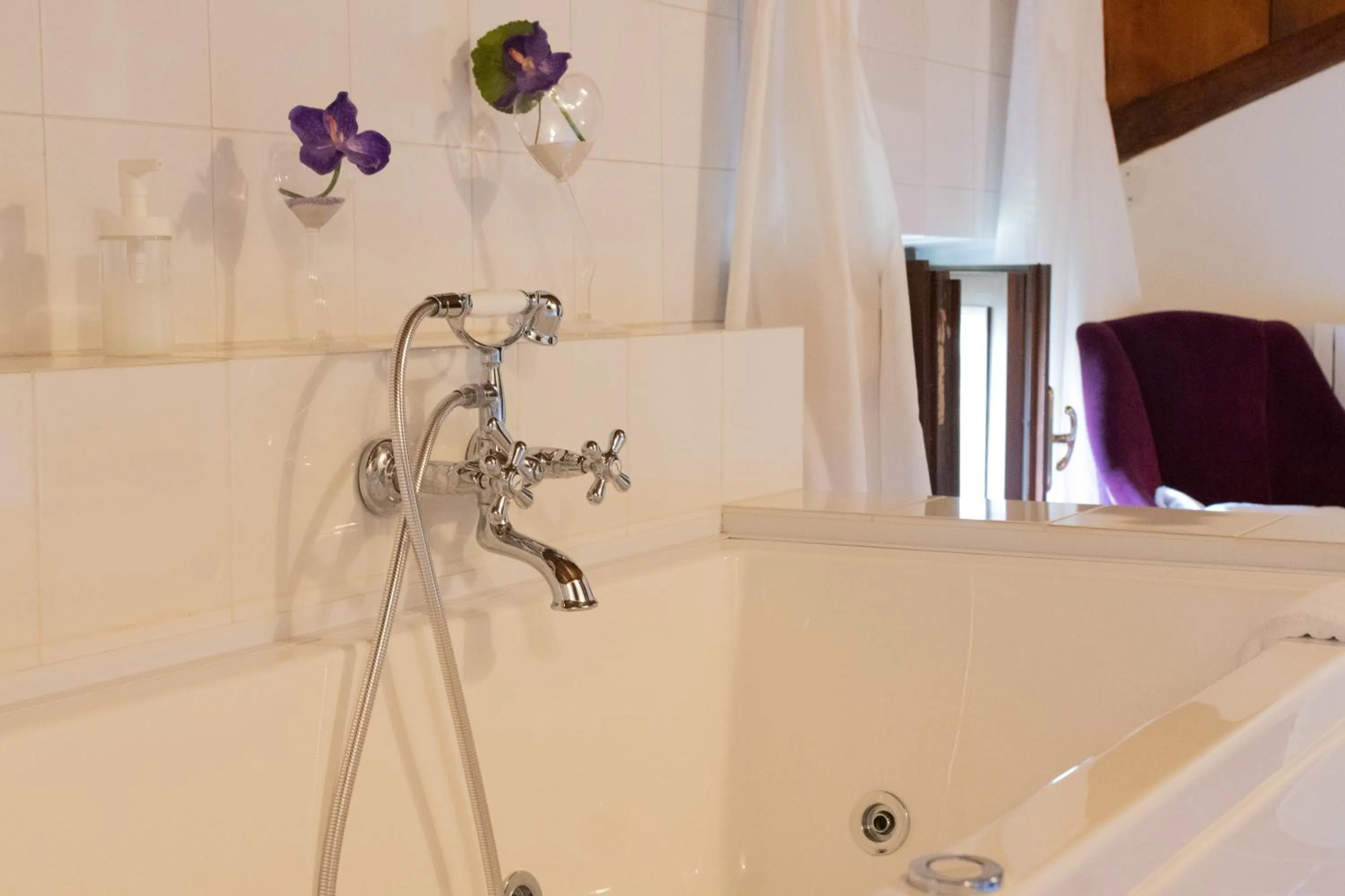 Hot Tub in La Celeste Galeria