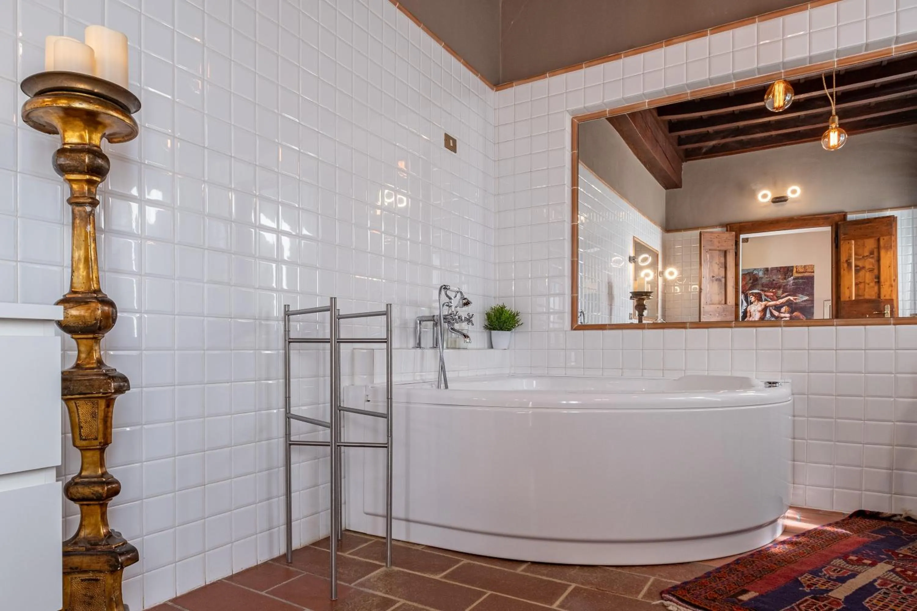 Hot Tub in La Celeste Galeria