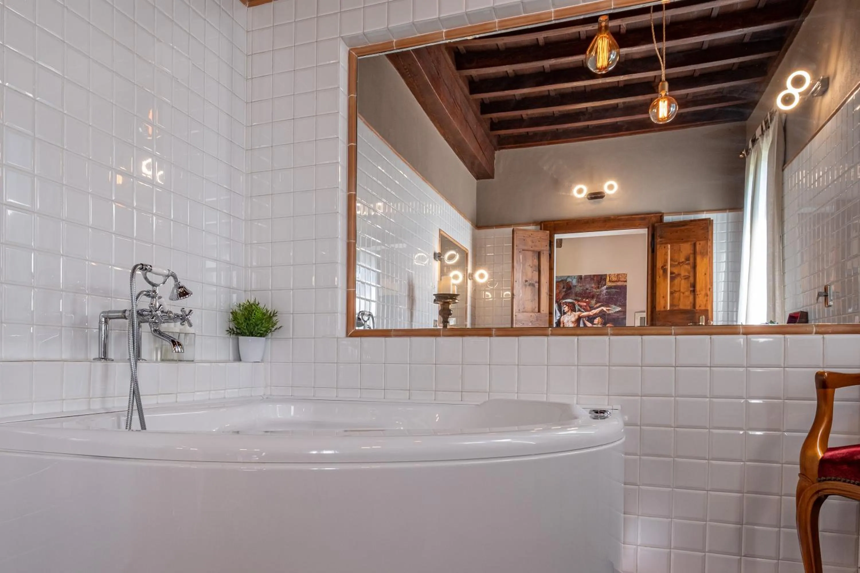 Hot Tub in La Celeste Galeria