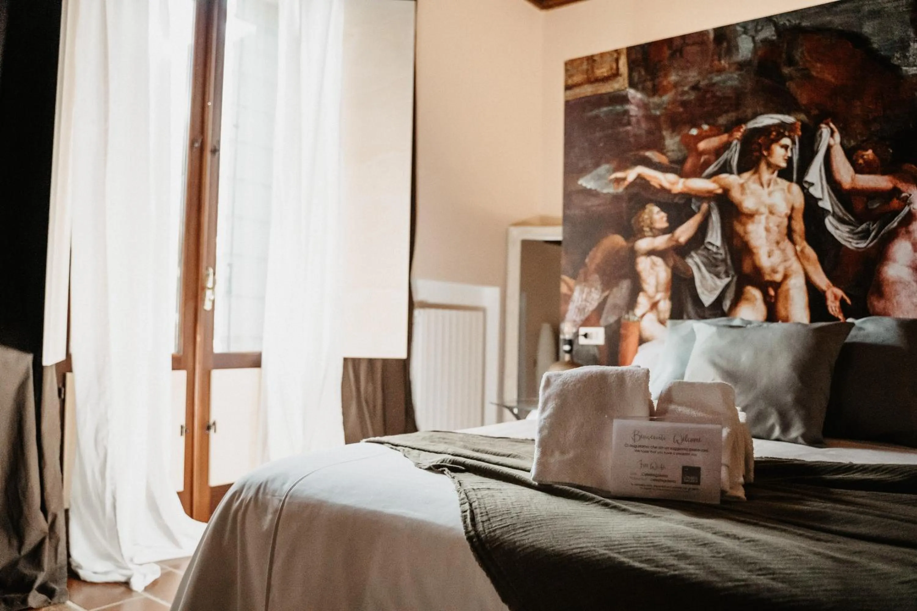 People, Bed in La Celeste Galeria