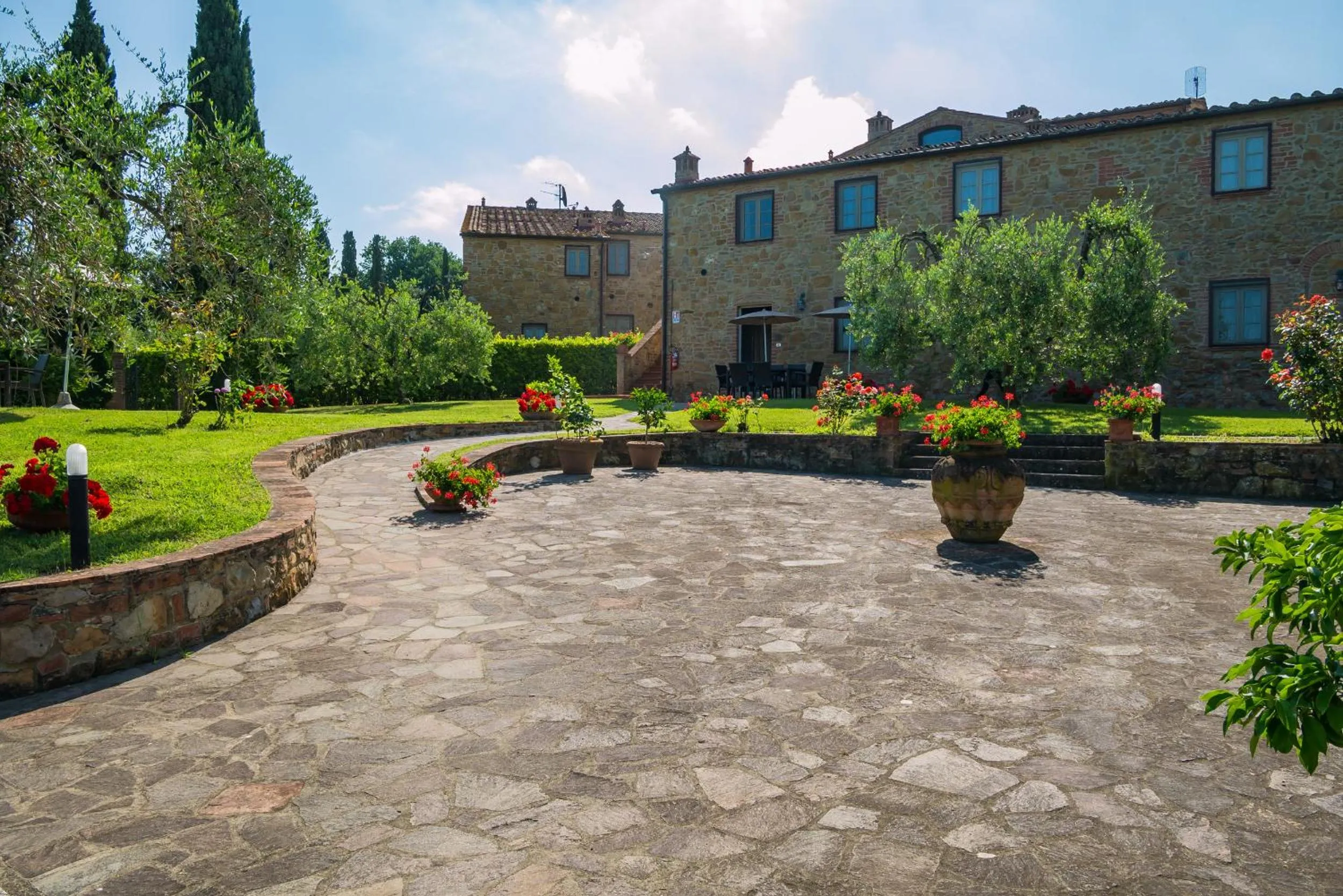 Property building in Borgo Di Collelungo