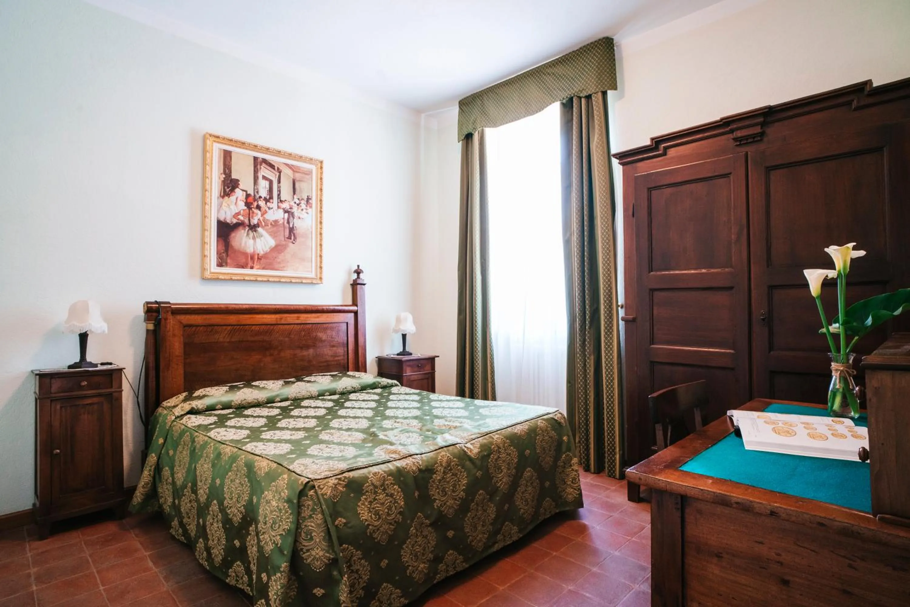 Bed in Hotel Napoleon