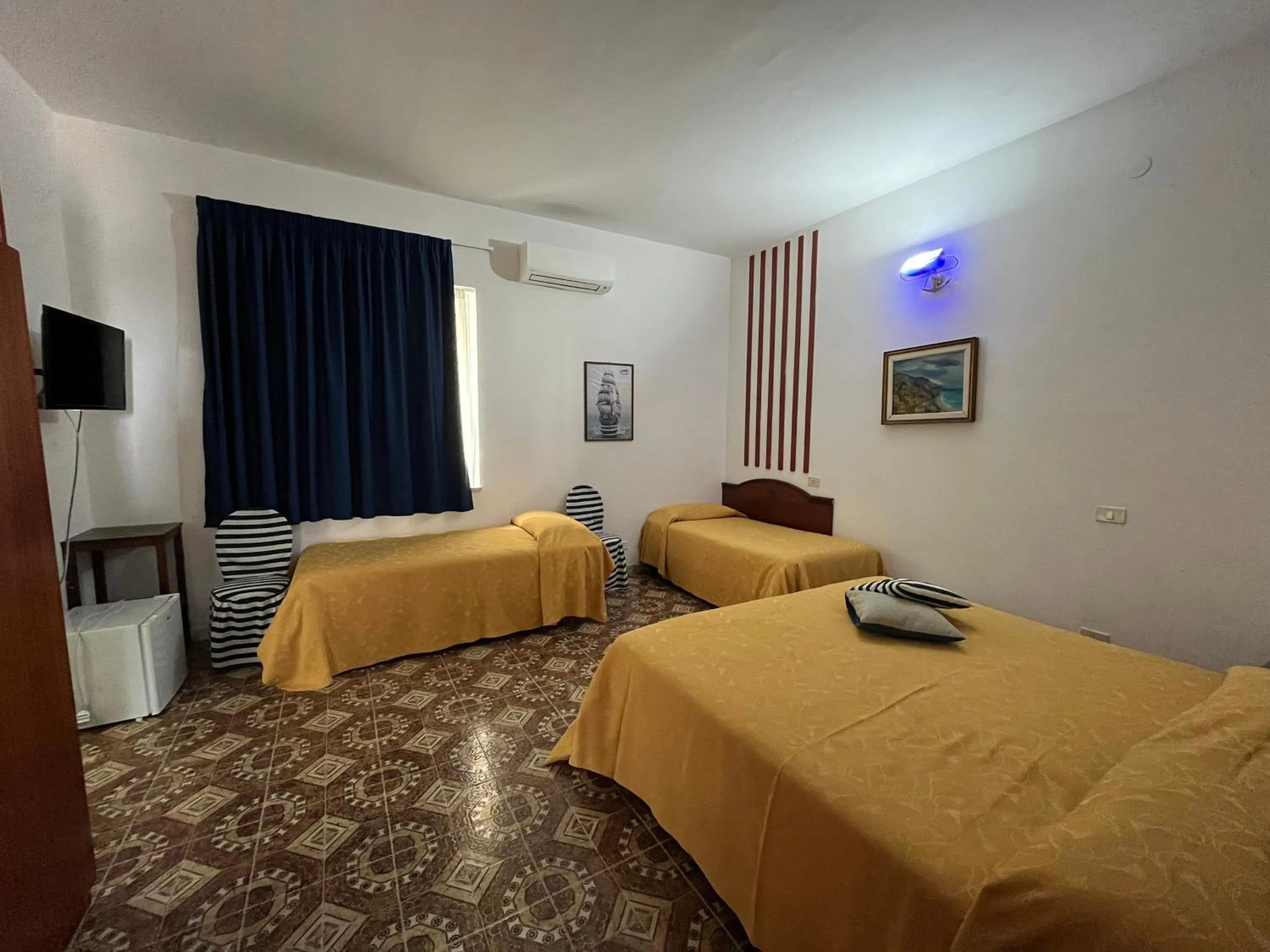 Bedroom, Bed in Hotel La Carruba