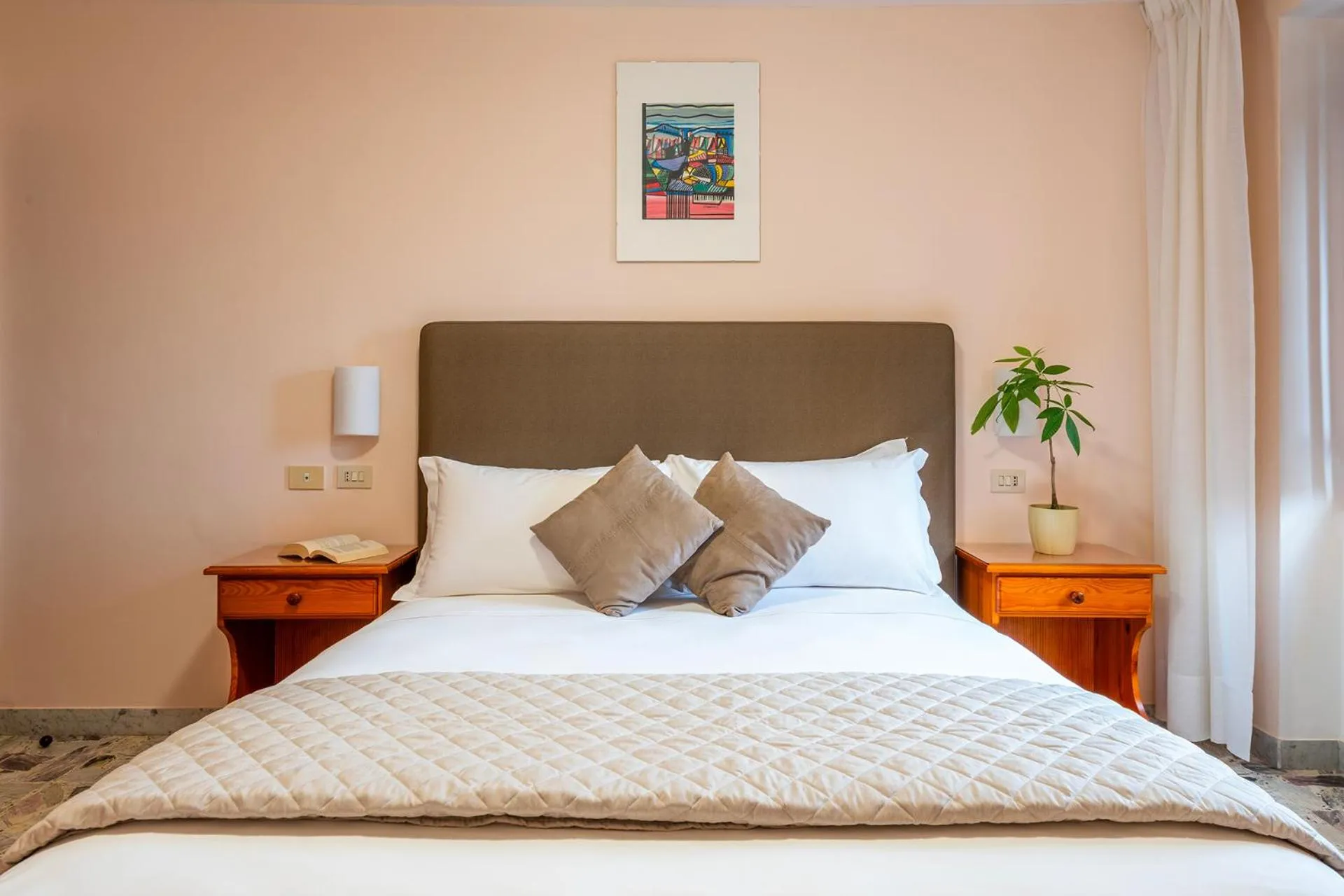 Photo of the whole room, Bed in Hotel Iris