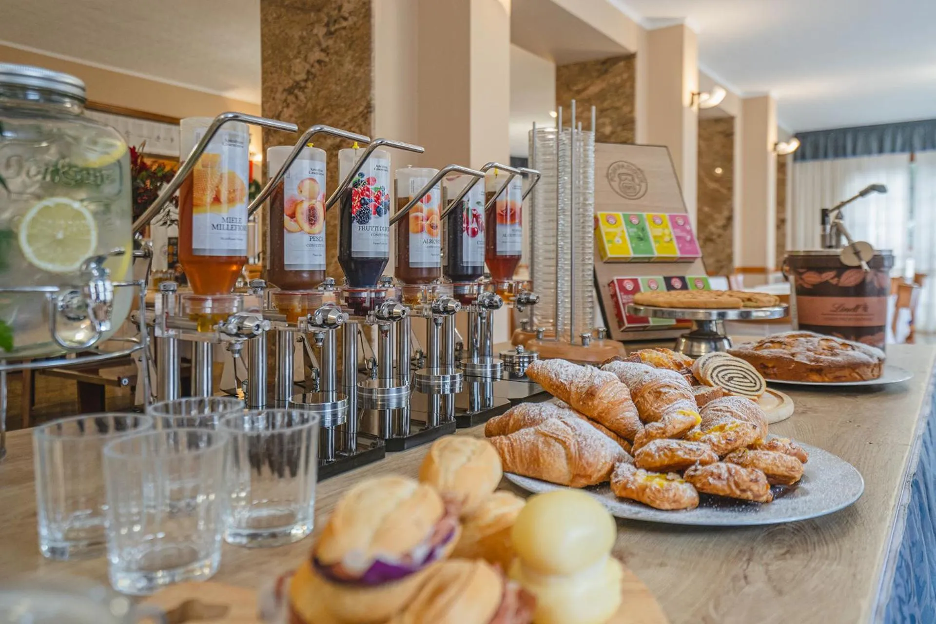 Breakfast in Hotel Iris