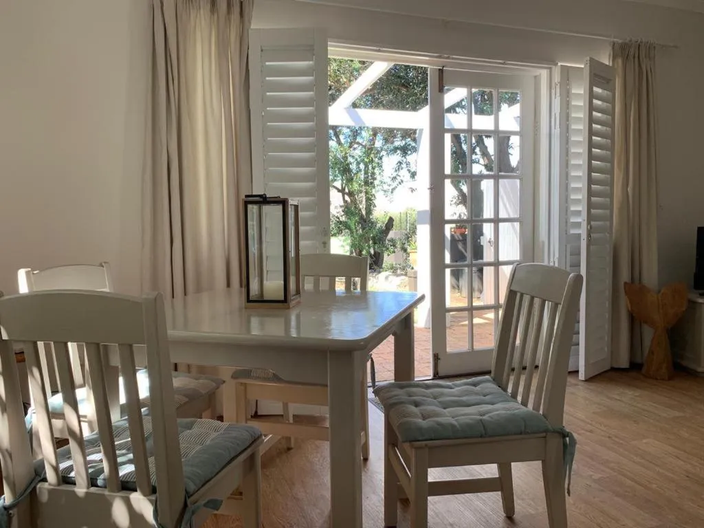 Dining area in Anchor's Rest