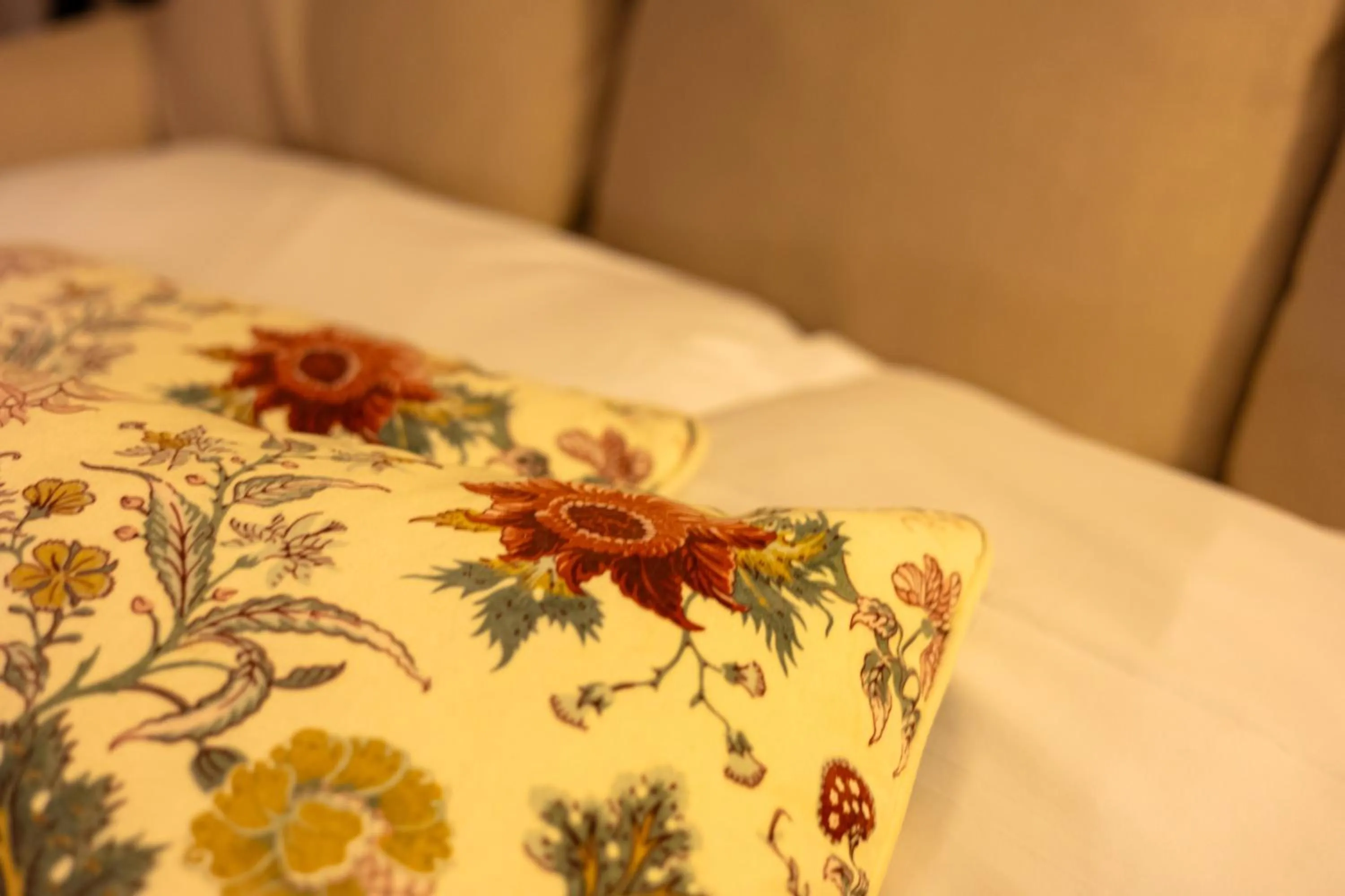Bed in Hotel Petite Fleur