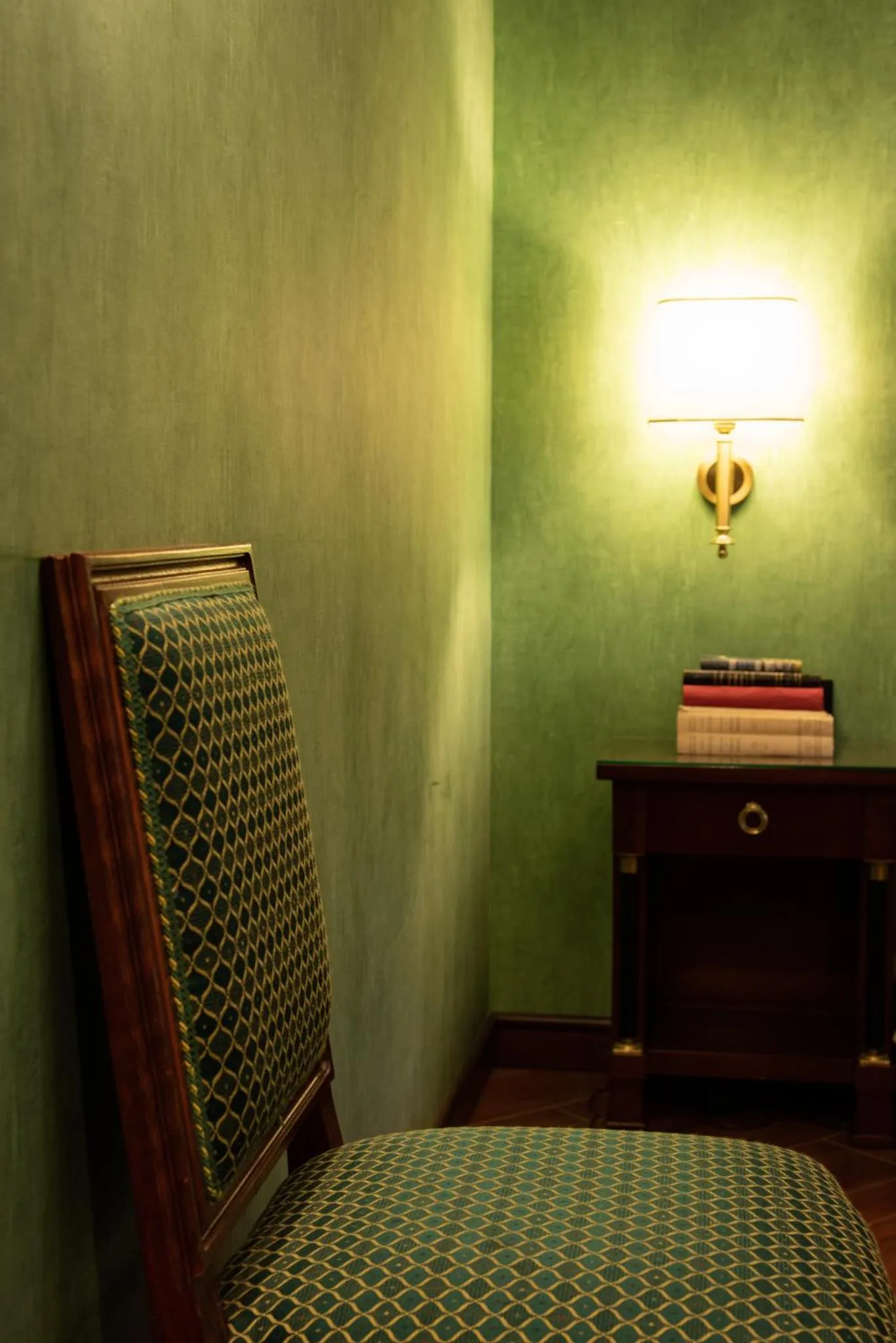 Bed in Hotel Petite Fleur