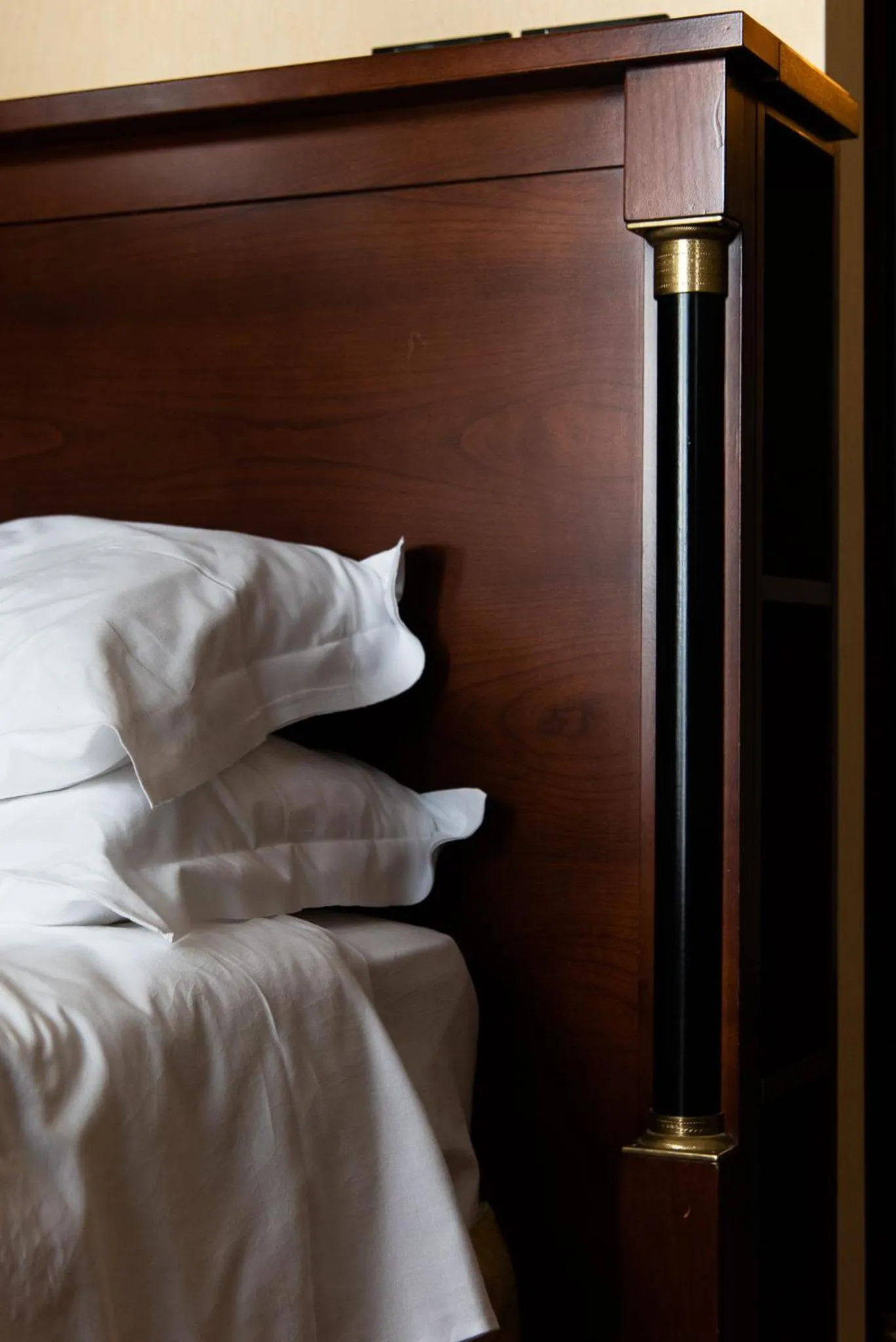 Bed in Hotel Petite Fleur