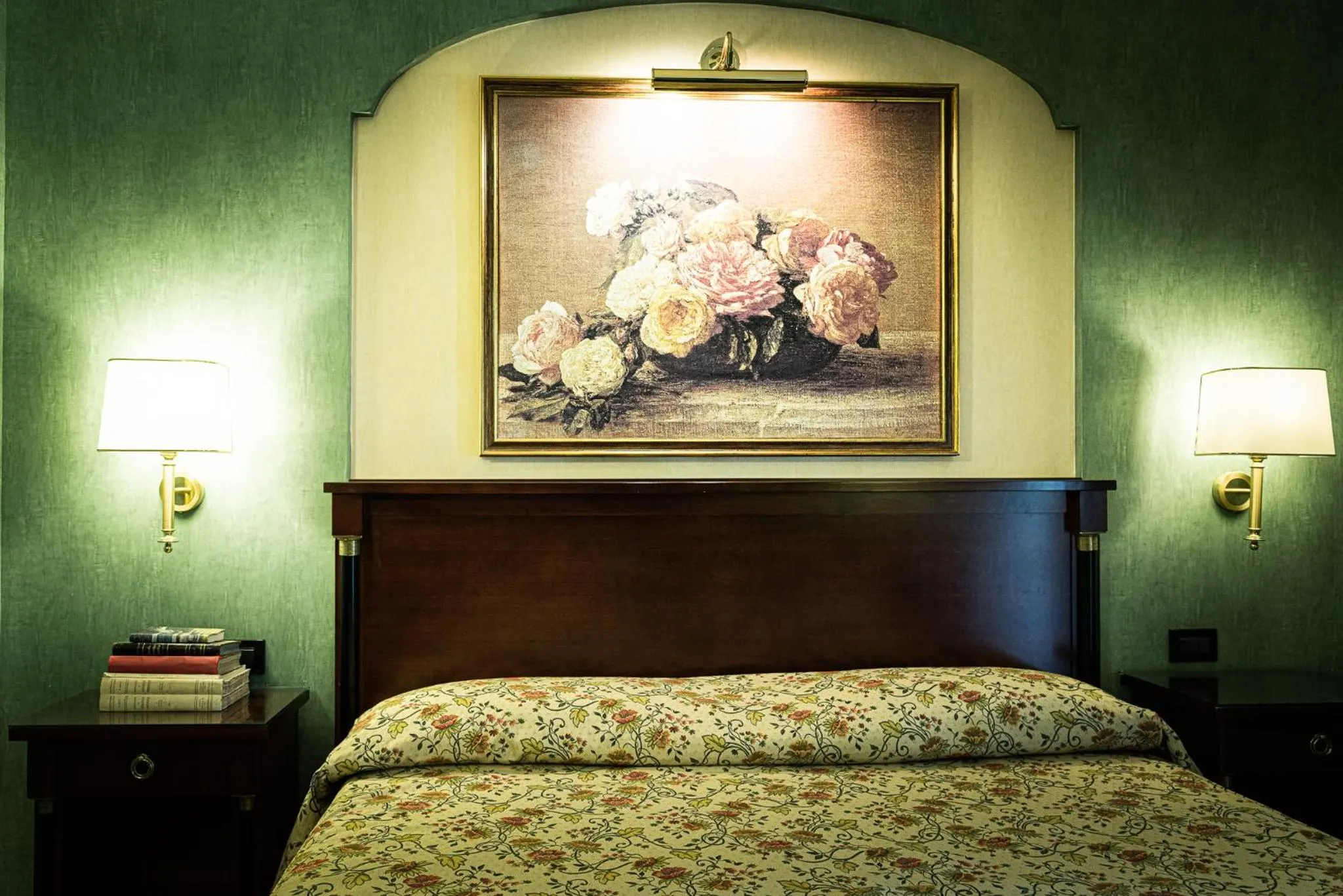 Bed in Hotel Petite Fleur