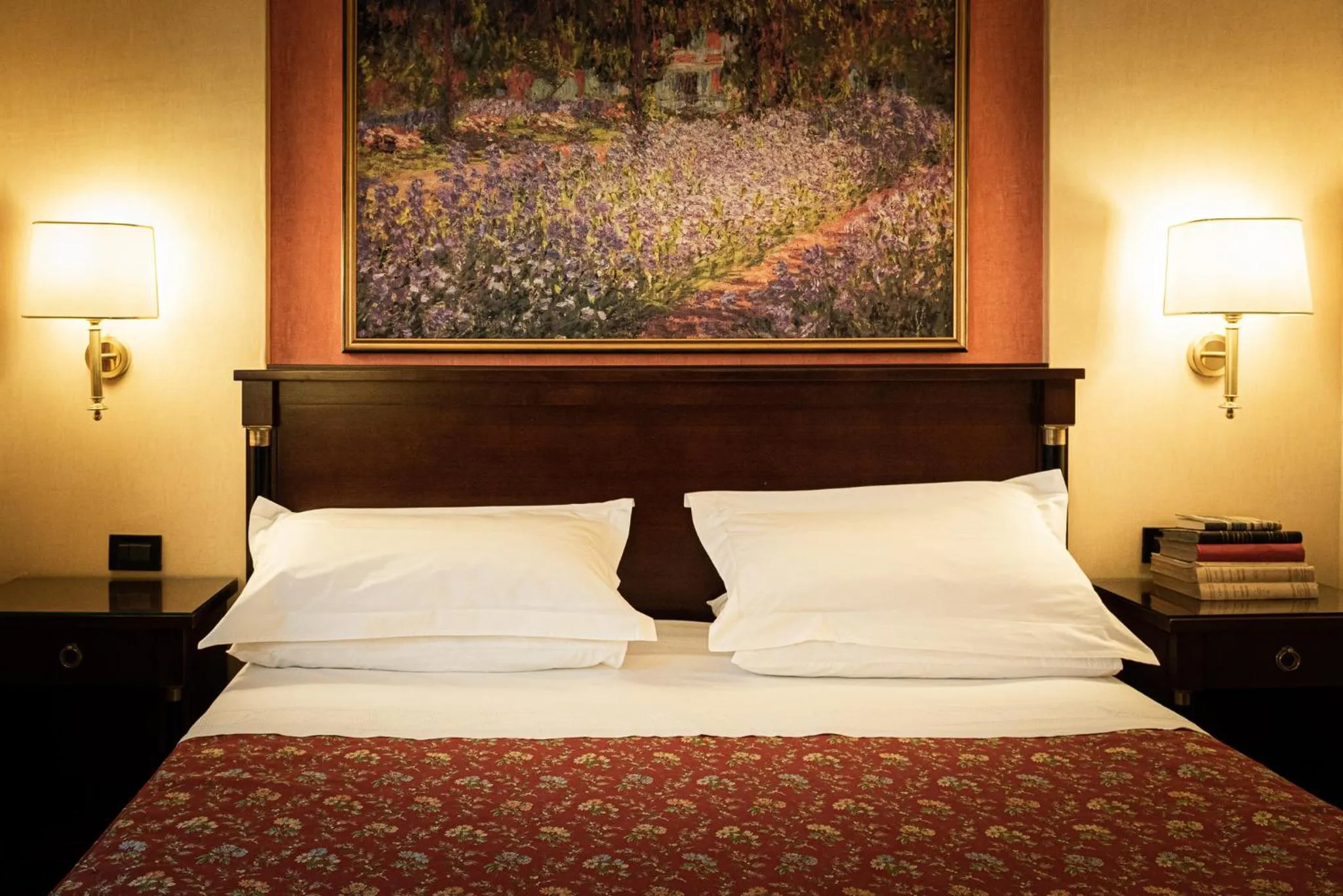 Bed in Hotel Petite Fleur