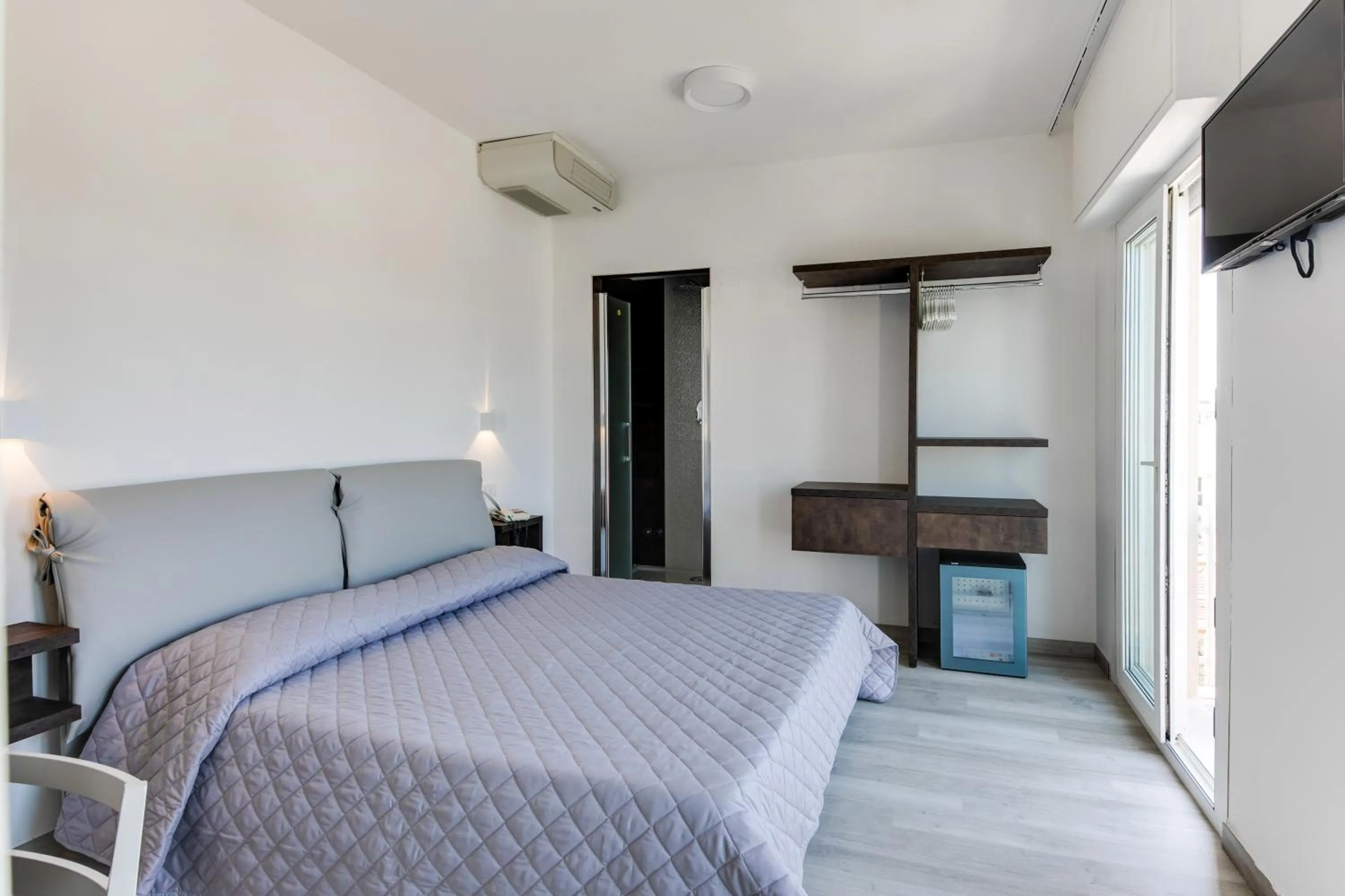 Bedroom, Bed in MARITTIMO Riccione - Hotel Clipper FRONTE MARE