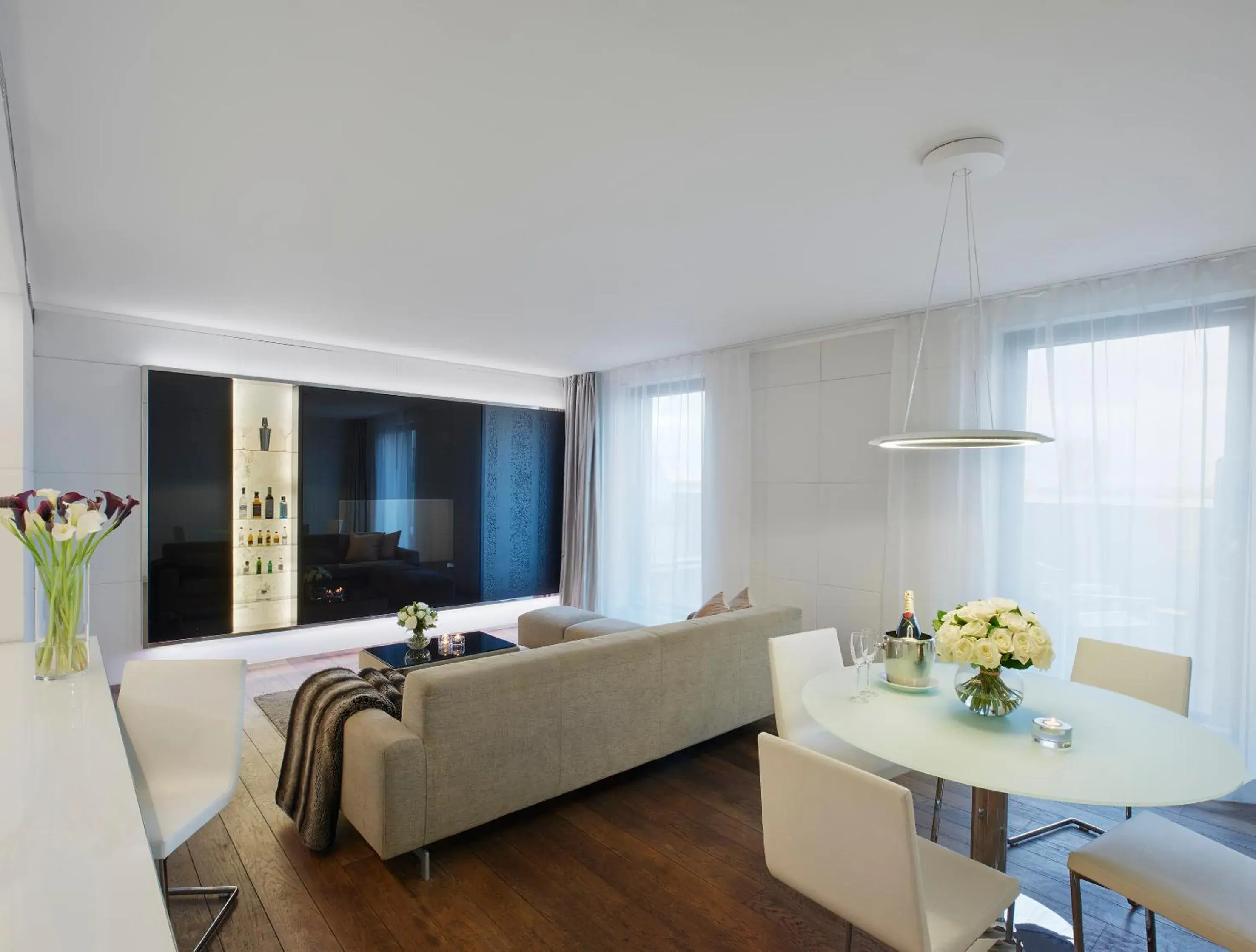 2 Bedroom Beyond ME Terrace View over London in ME London by Melia - Covent Garden 2 Bedroom Beyond ME Terrace View over London in ME London by Melia - Covent Garden