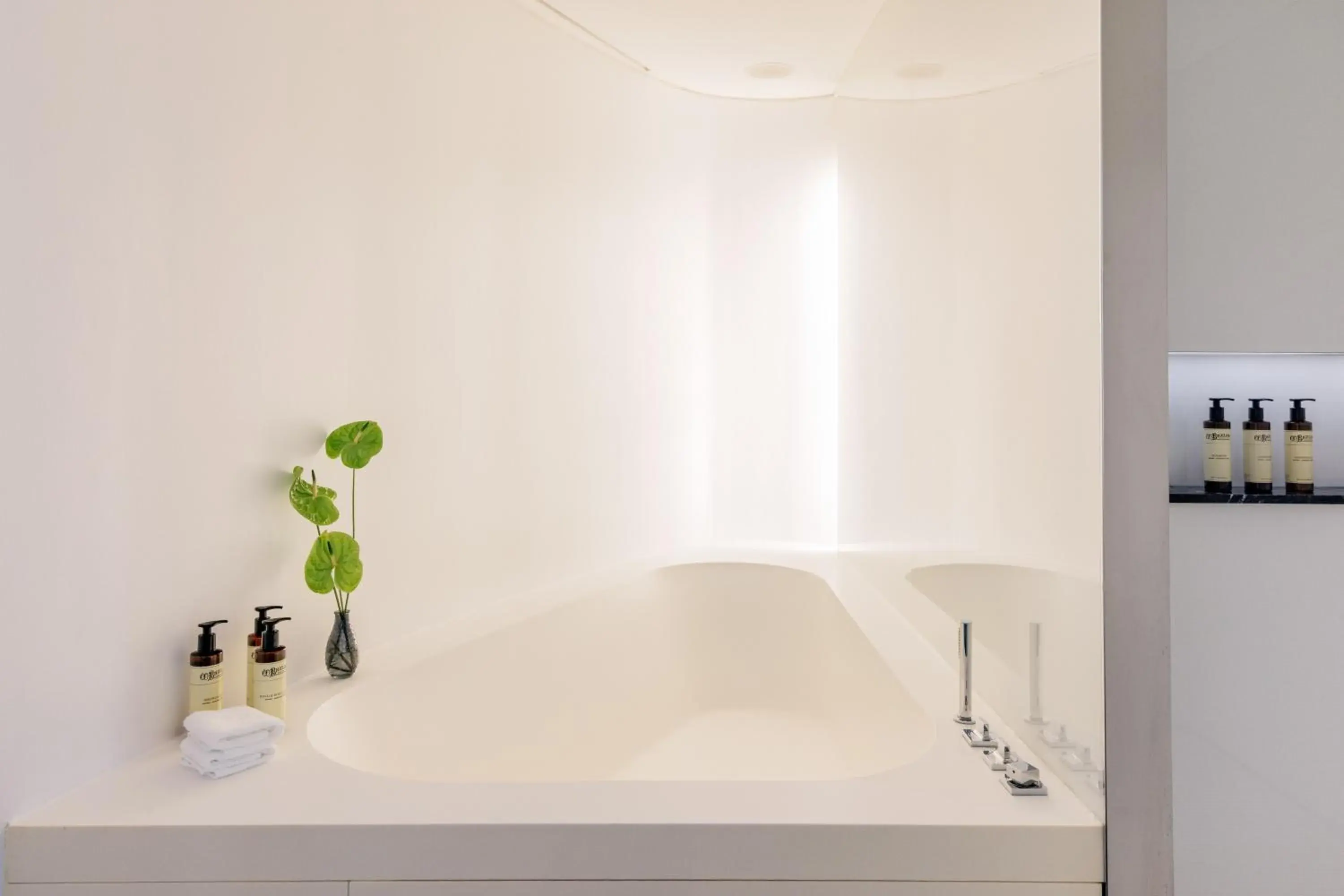 Beyond ME + Suite Panoramic City View in ME London by Melia - Covent Garden Beyond ME + Suite Panoramic City View in ME London by Melia - Covent Garden