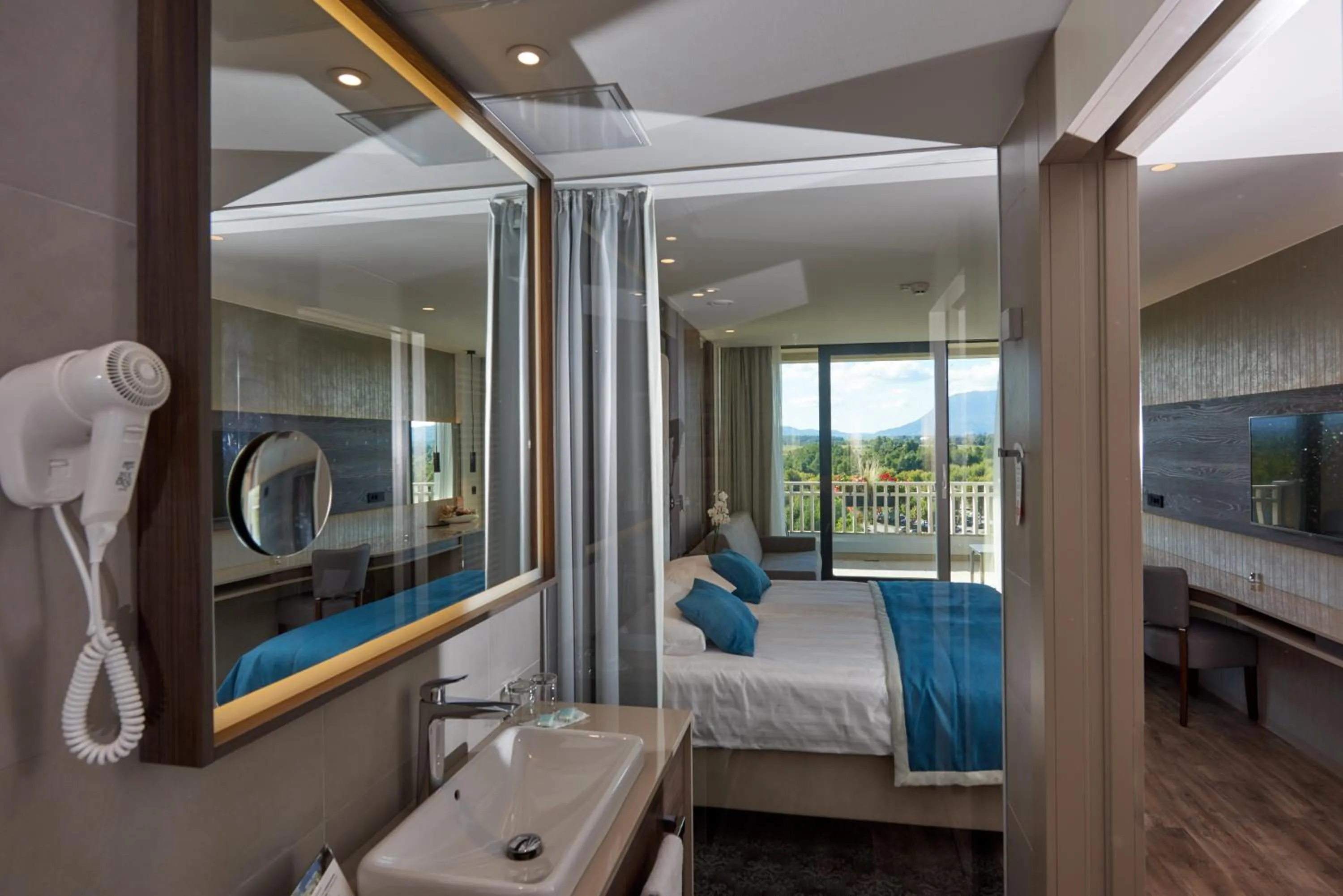 Shower, Bed in Postojna Cave Hotel Jama