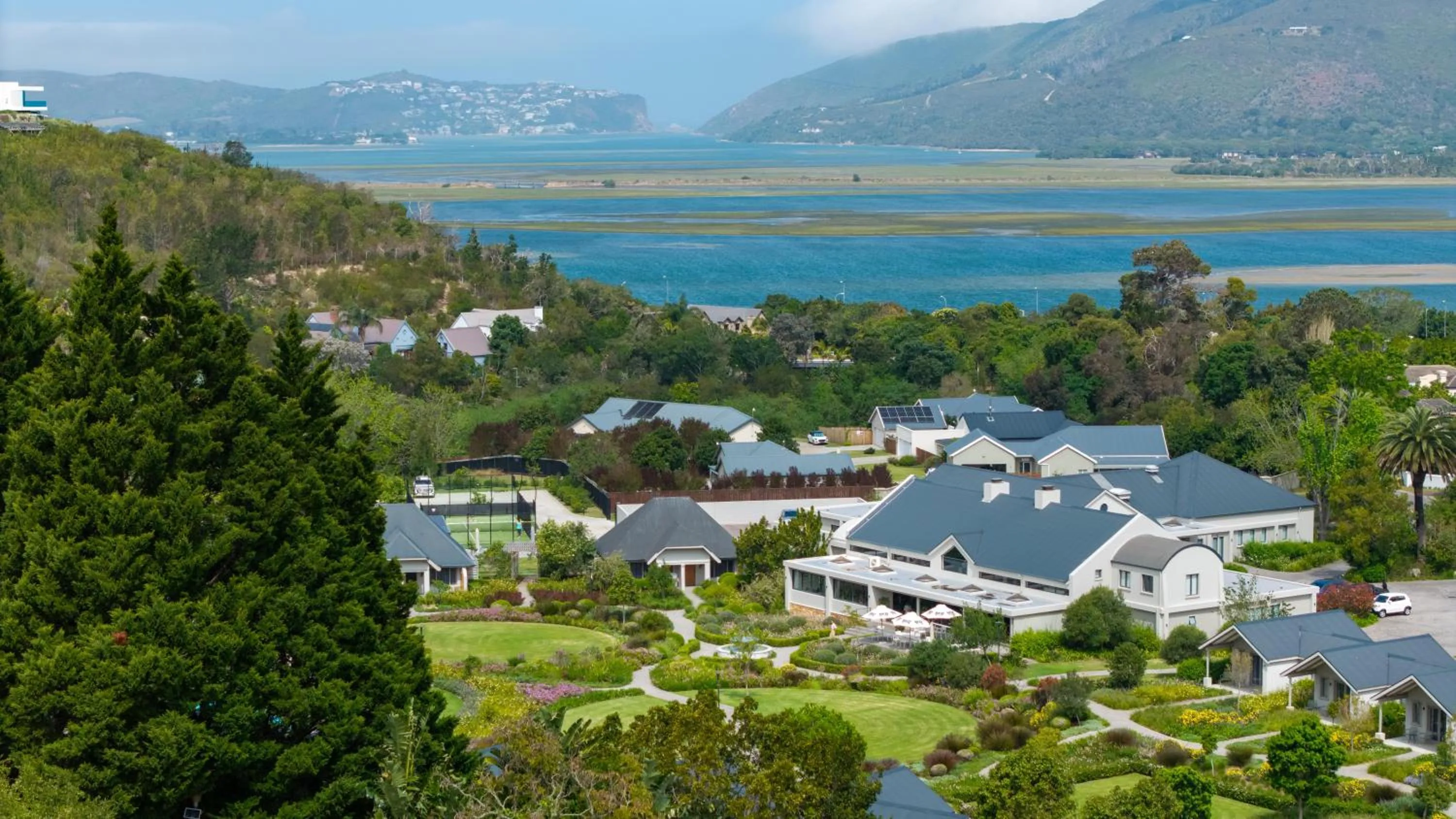 Property building in Knysna Hollow Country Estate