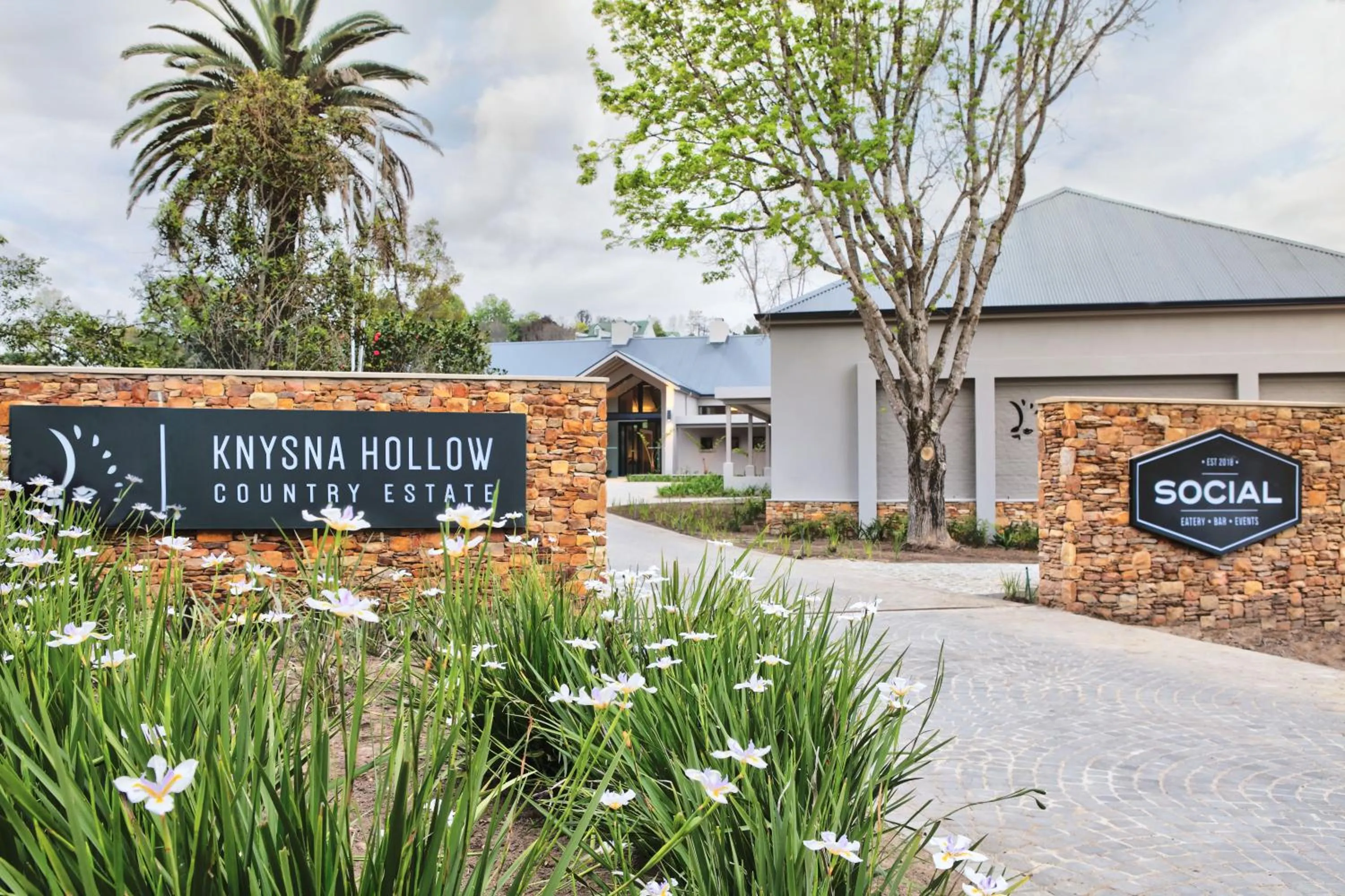 Property building in Knysna Hollow Country Estate
