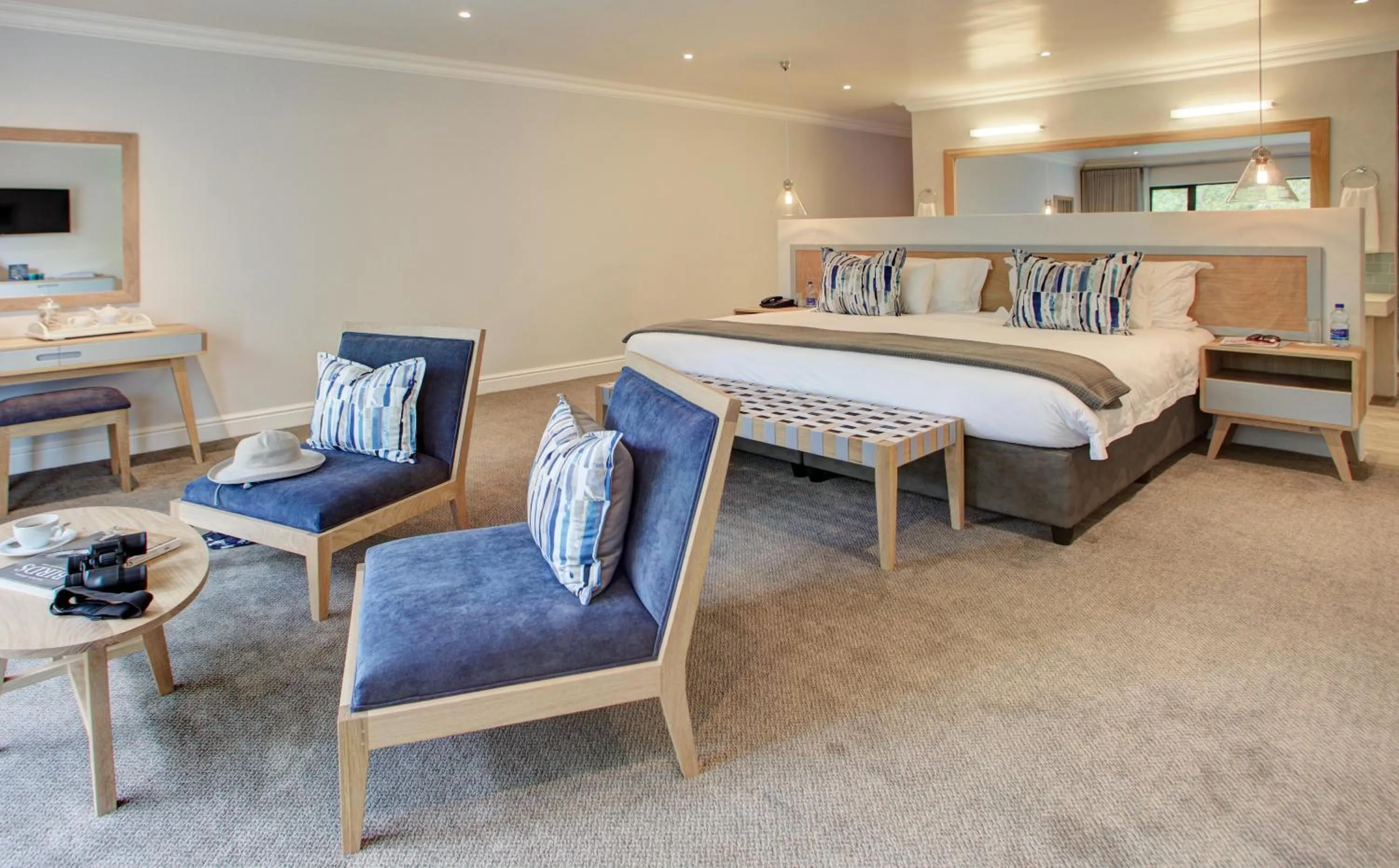 Photo of the whole room, Bed in Knysna Hollow Country Estate