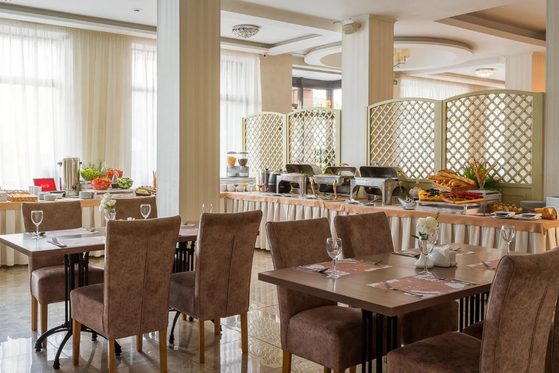 Restaurant/places to eat in Arcadia Hotel