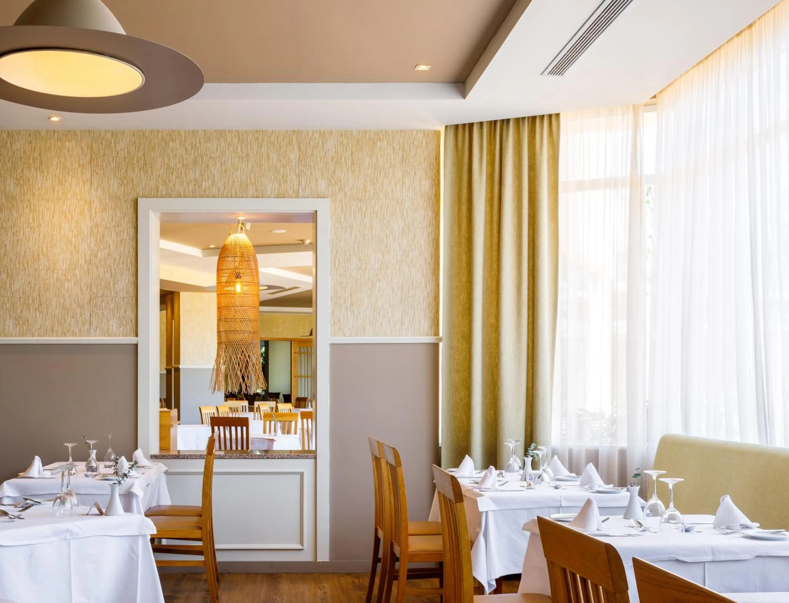 Restaurant/places to eat in PortoBay Falesia