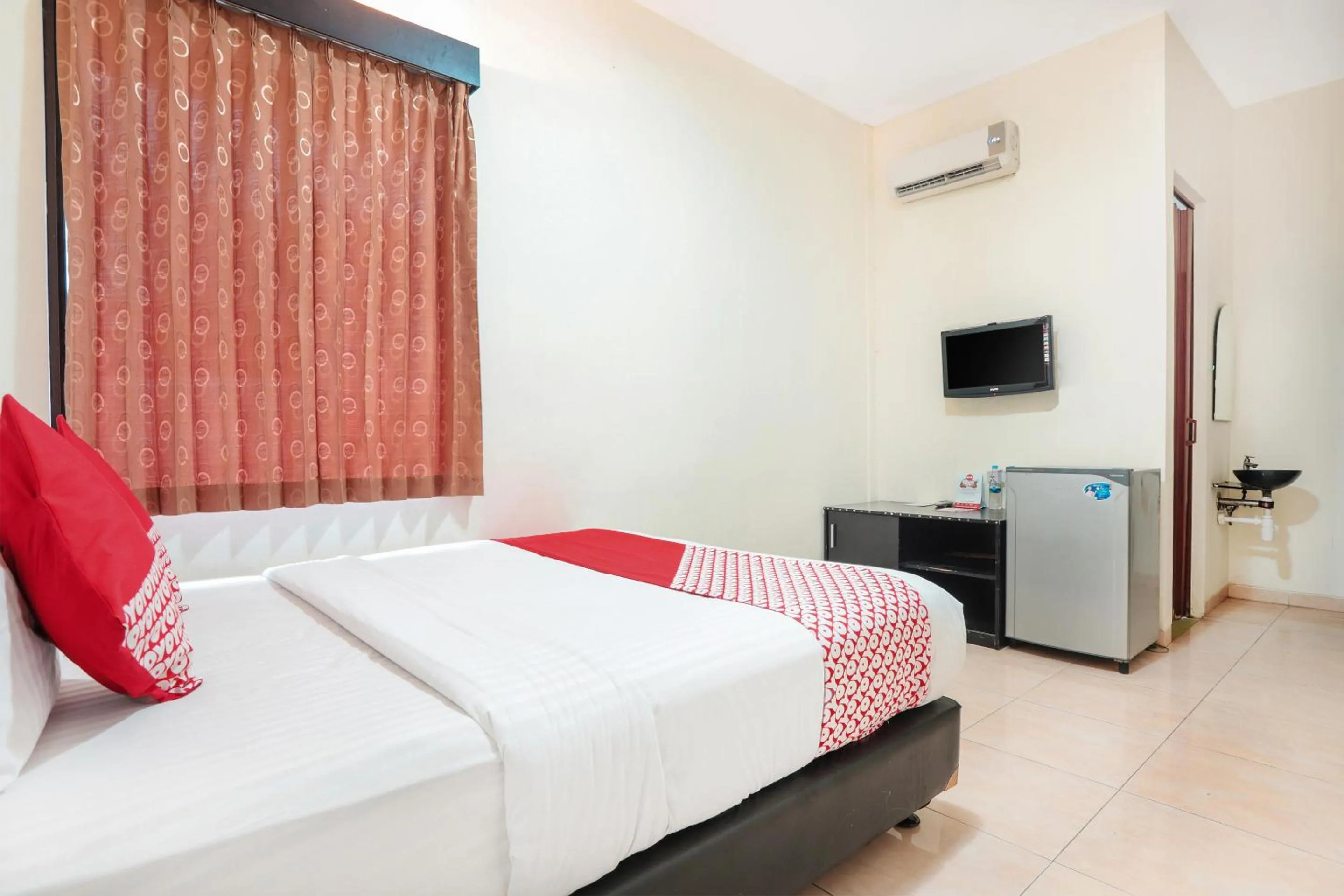 Bedroom in OYO 122 Oekude Kost