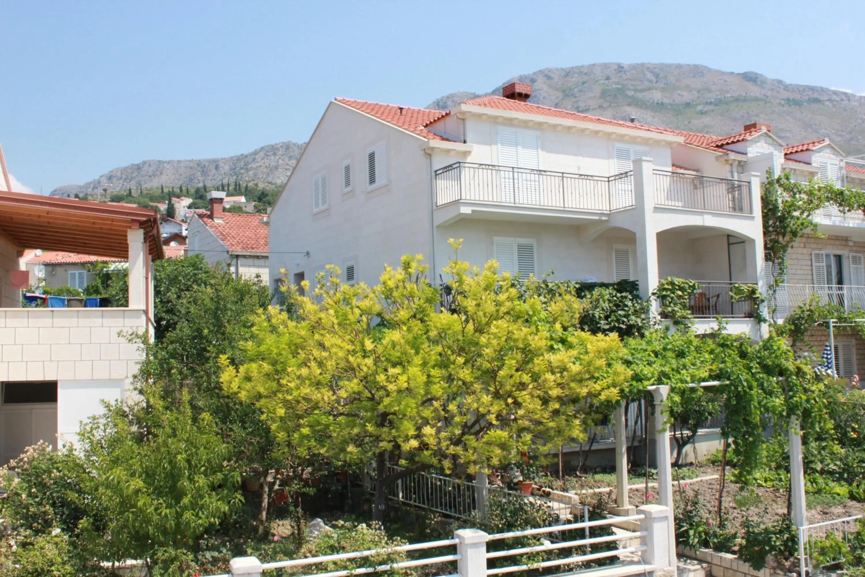 Property building in Villa Ive