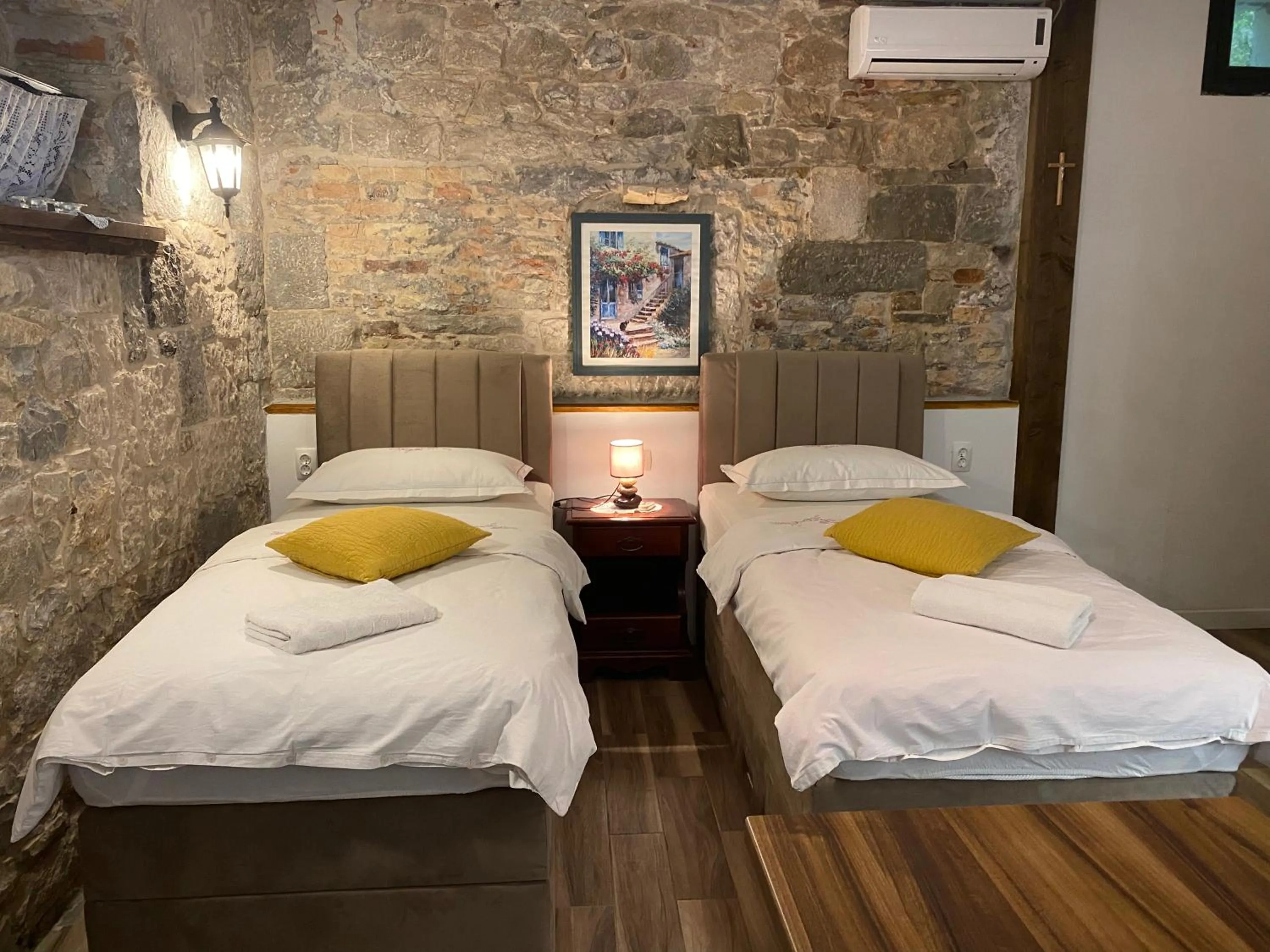 Twin Room in Elena Rooms