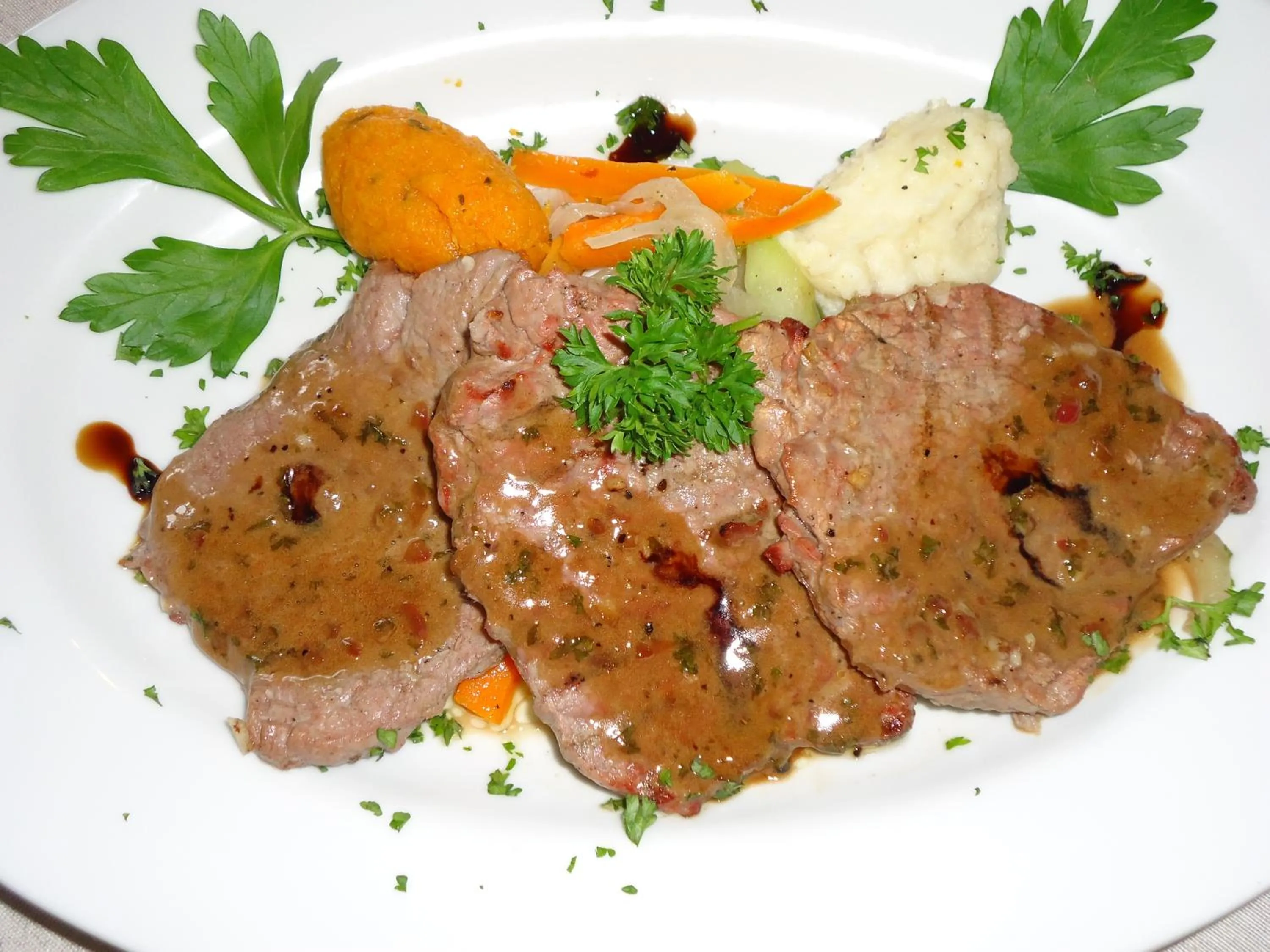 Restaurant/places to eat in El Almirante