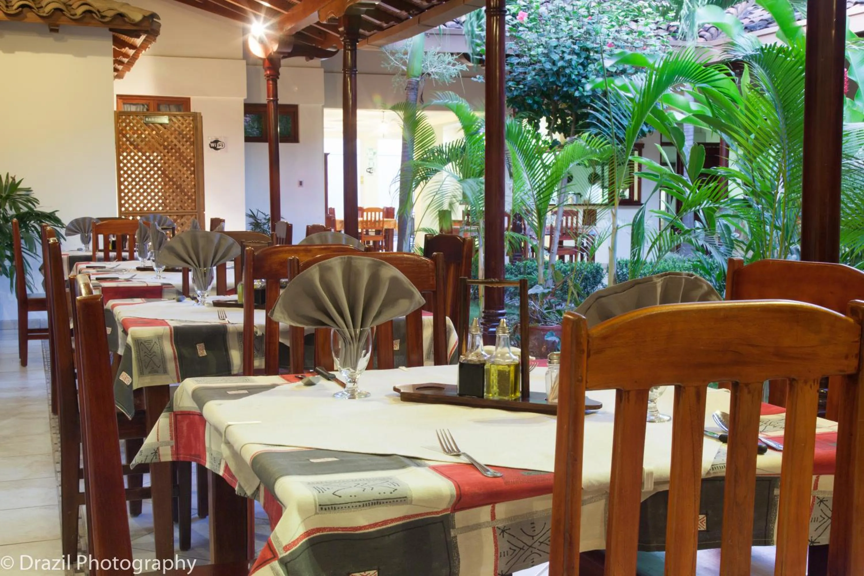 Restaurant/places to eat in El Almirante
