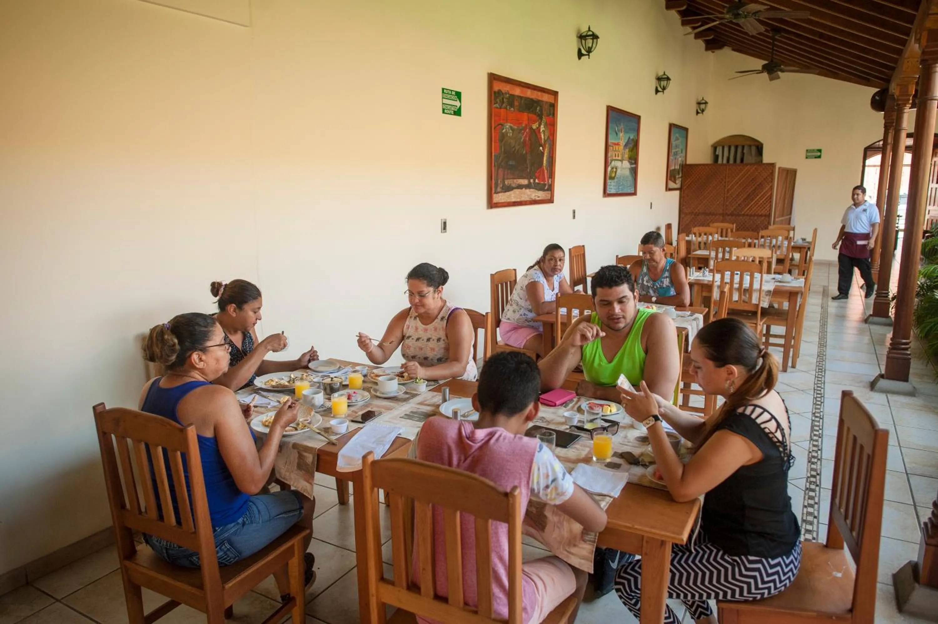 Restaurant/places to eat in El Almirante