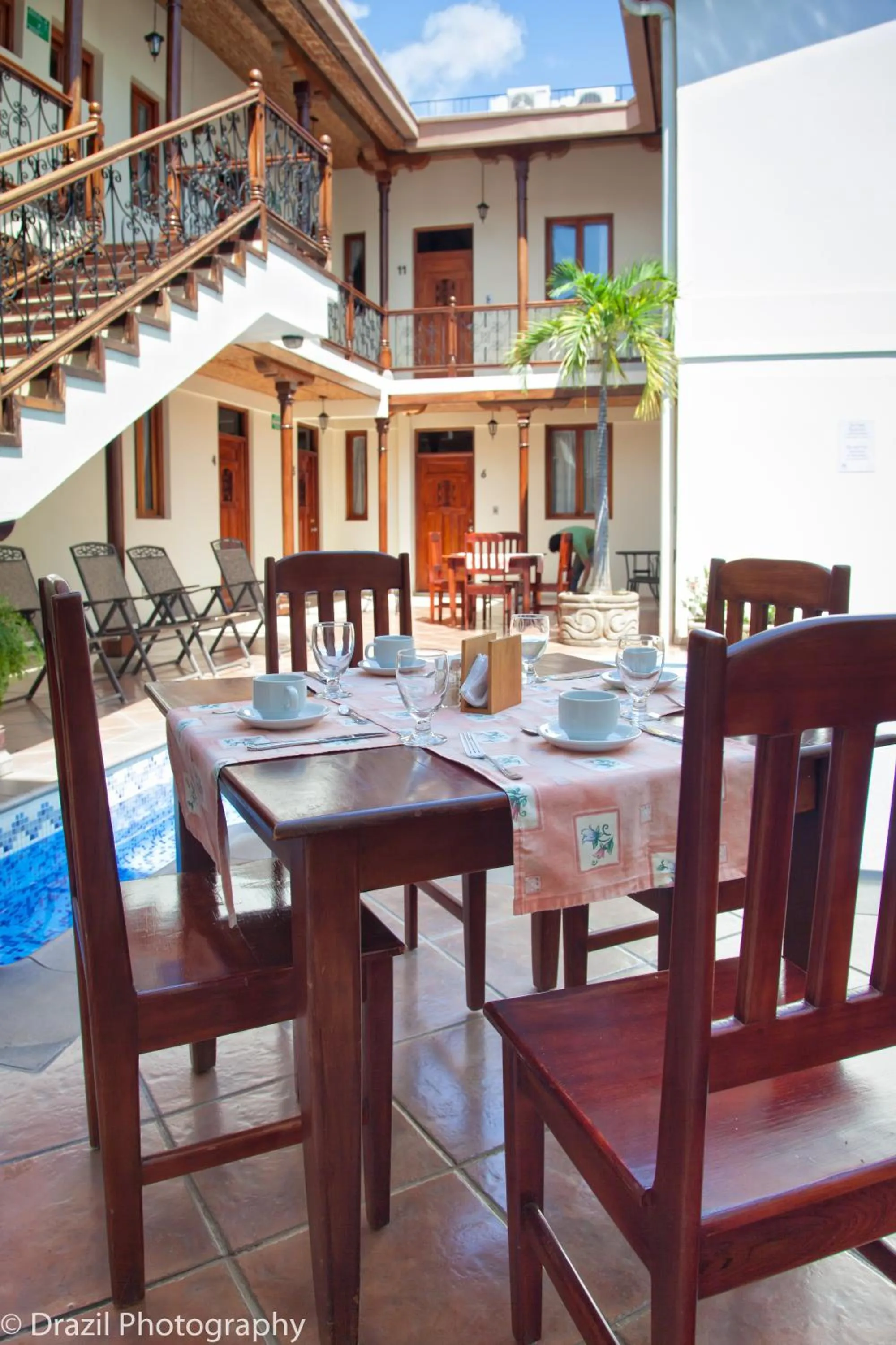 Restaurant/places to eat in El Almirante