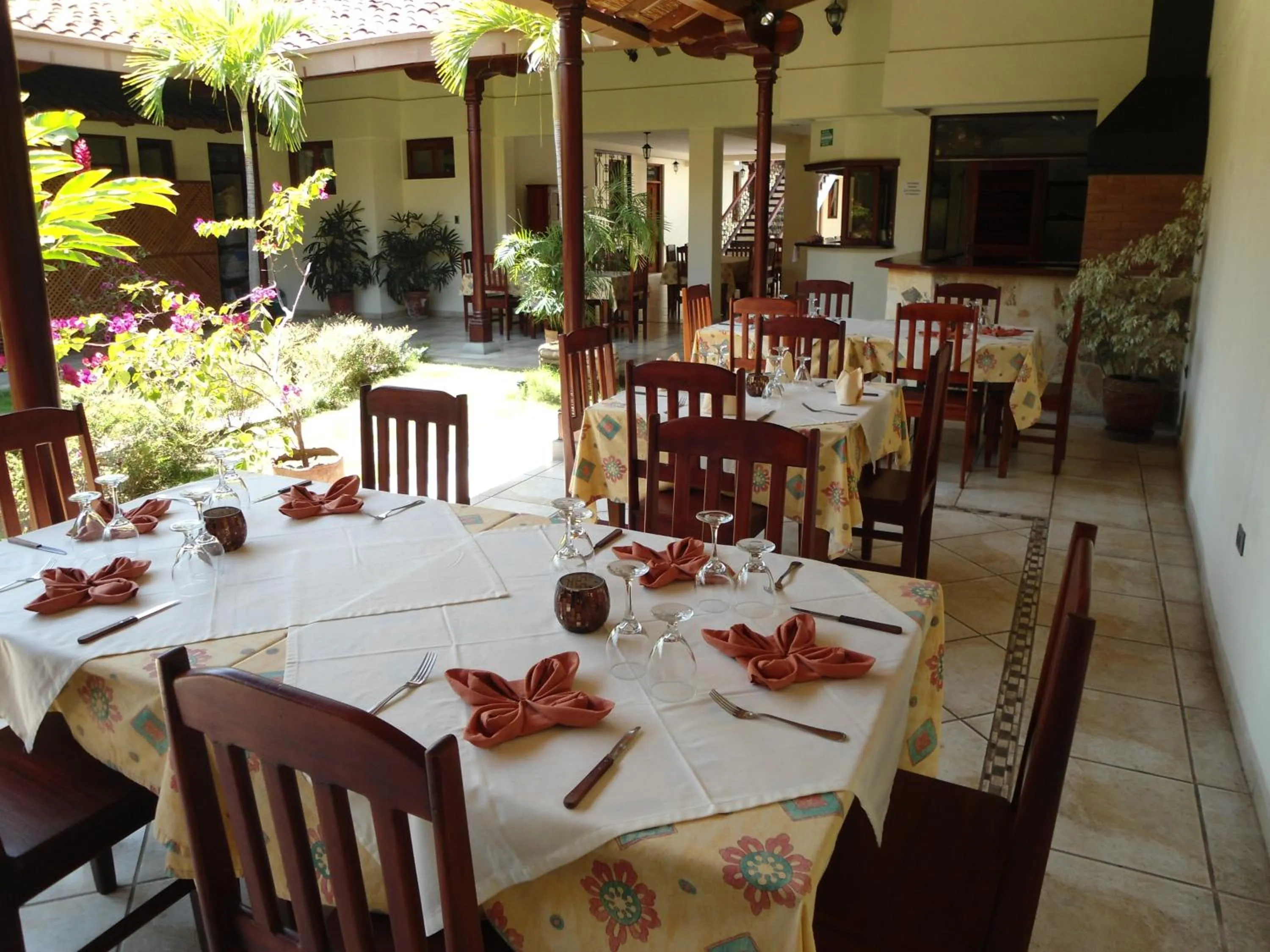 Restaurant/places to eat in El Almirante