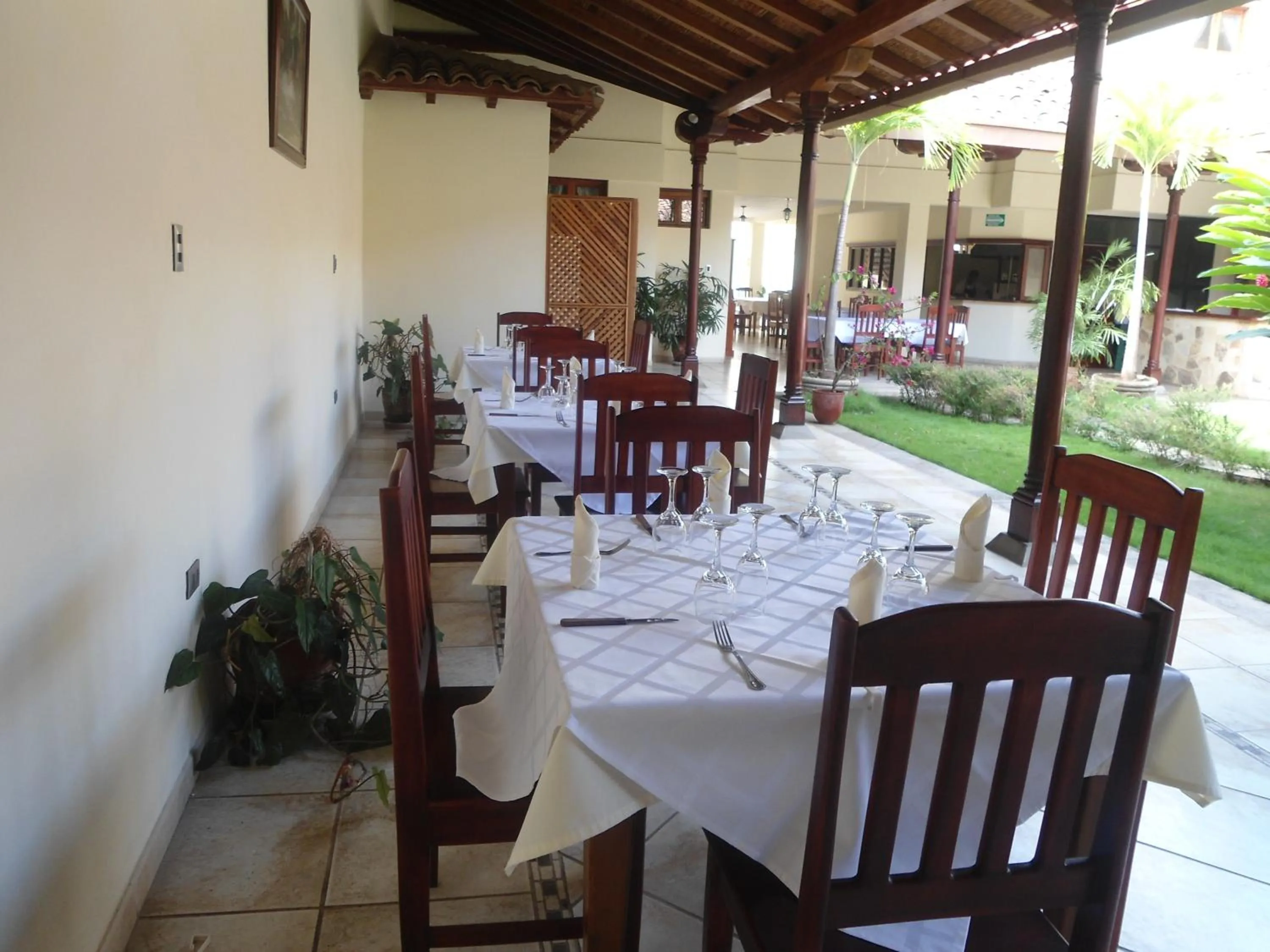 Restaurant/places to eat in El Almirante