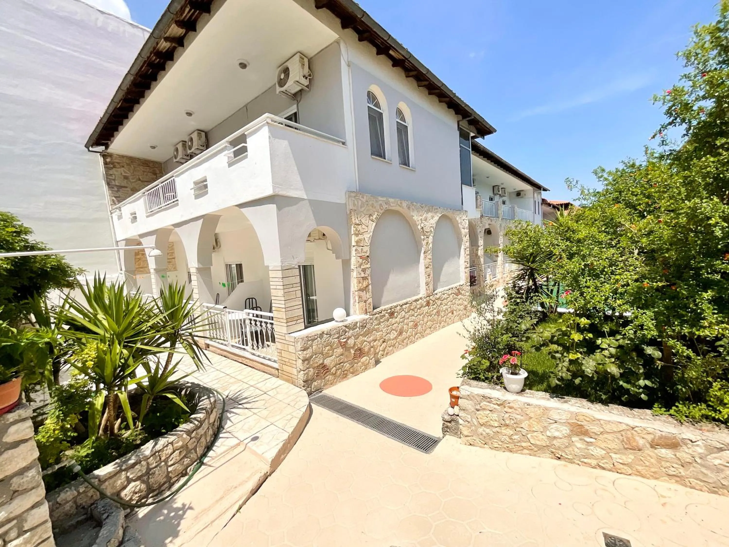 Property building in Hotel Pighi