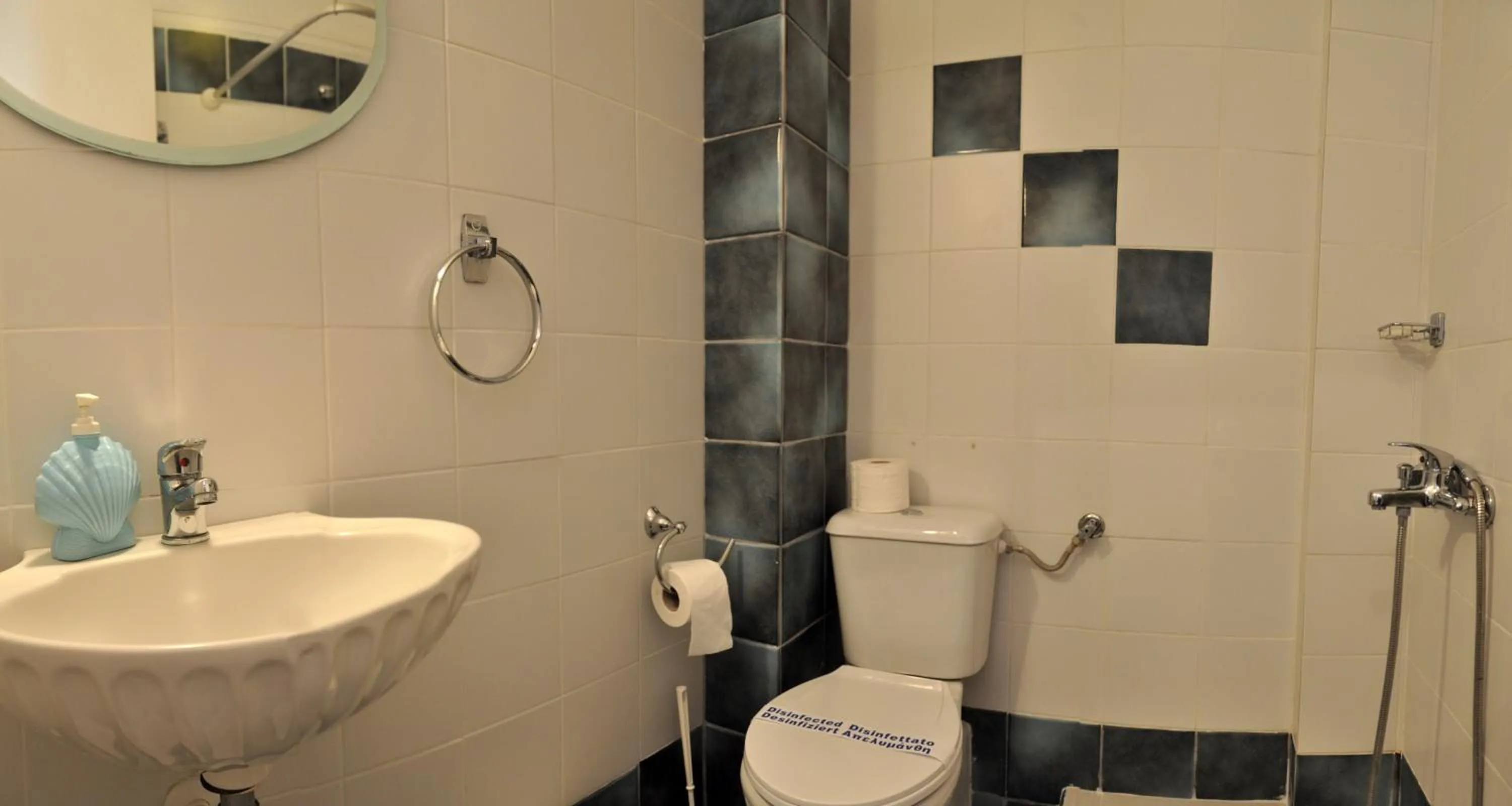 Bathroom in Hotel Pighi