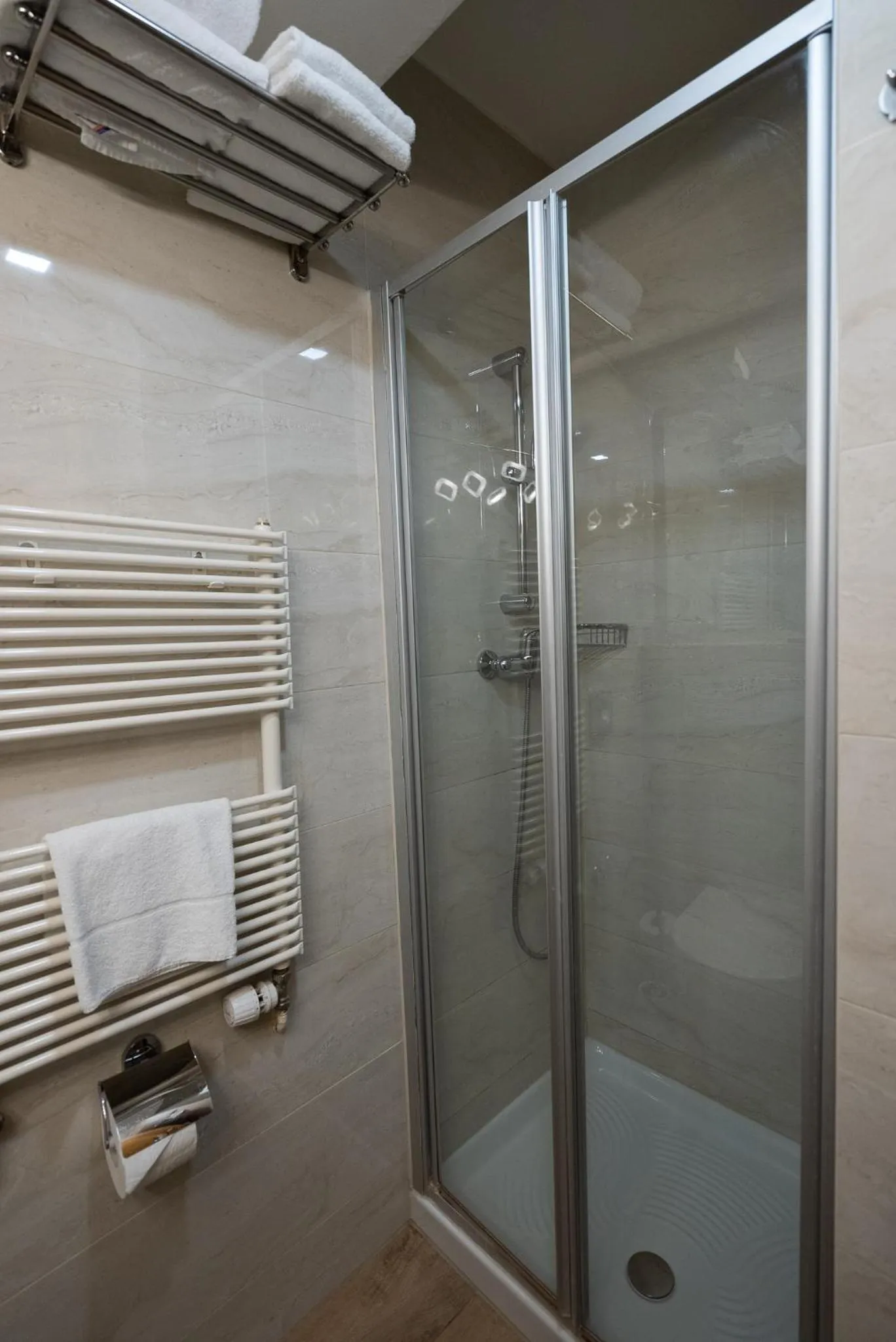 Shower in Hotel Evropa