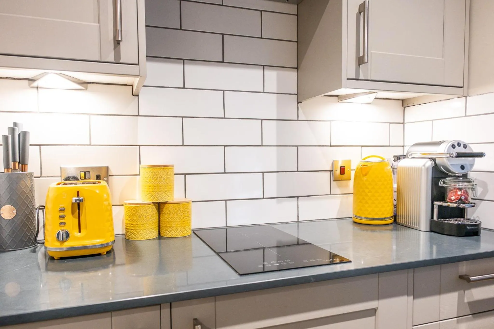 Coffee/tea facilities in The Glen Mhor Apartments