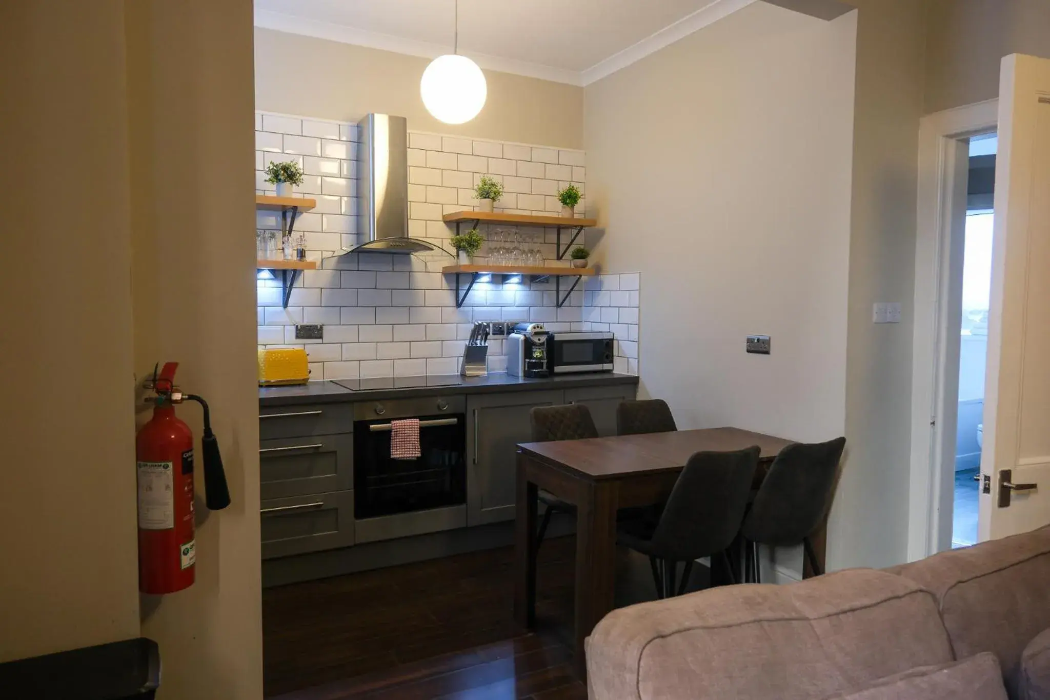 Three-Bedroom Apartment in The Glen Mhor Apartments Three-Bedroom Apartment in The Glen Mhor Apartments