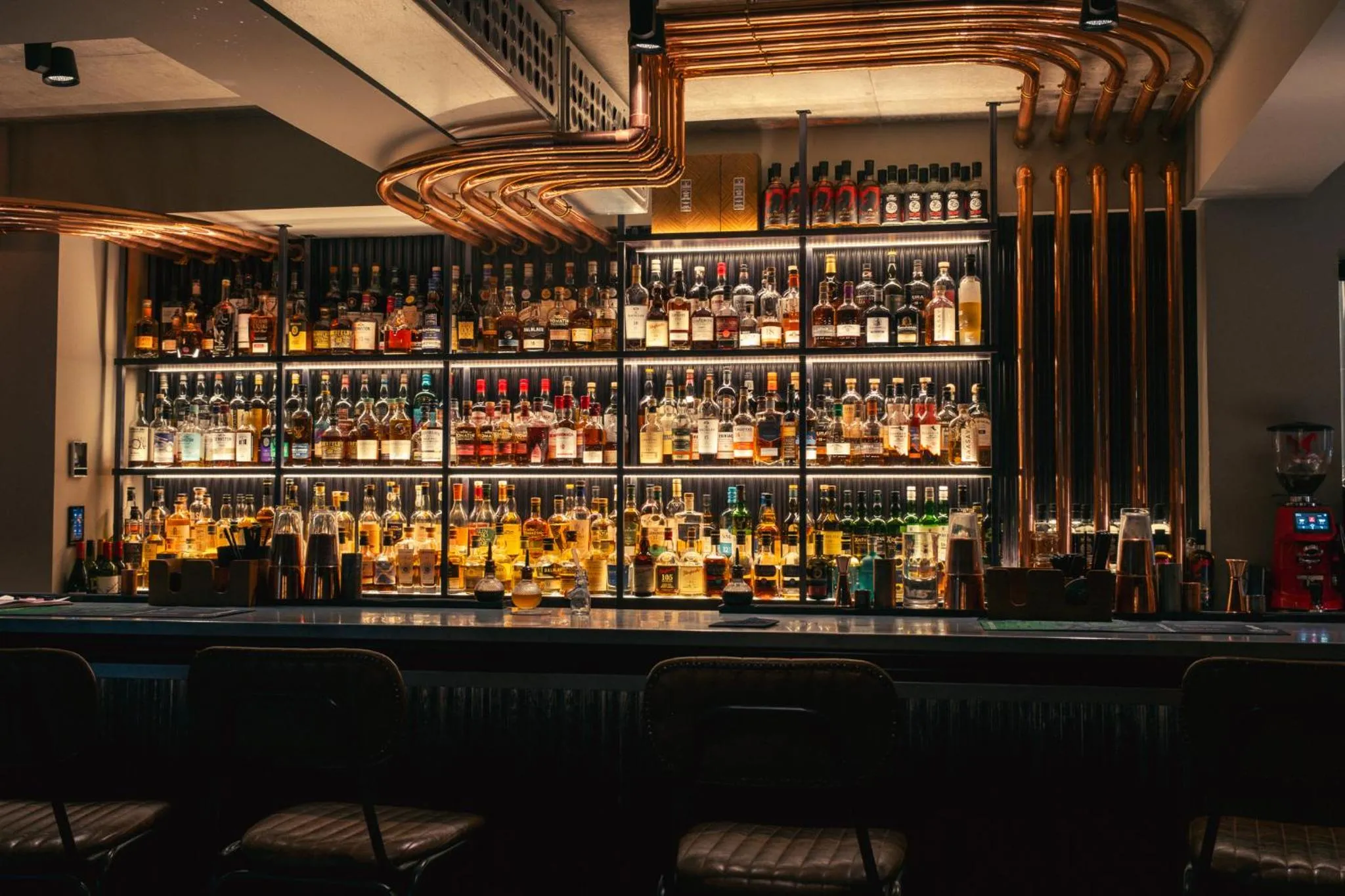 Lounge or bar in The Glen Mhor Apartments