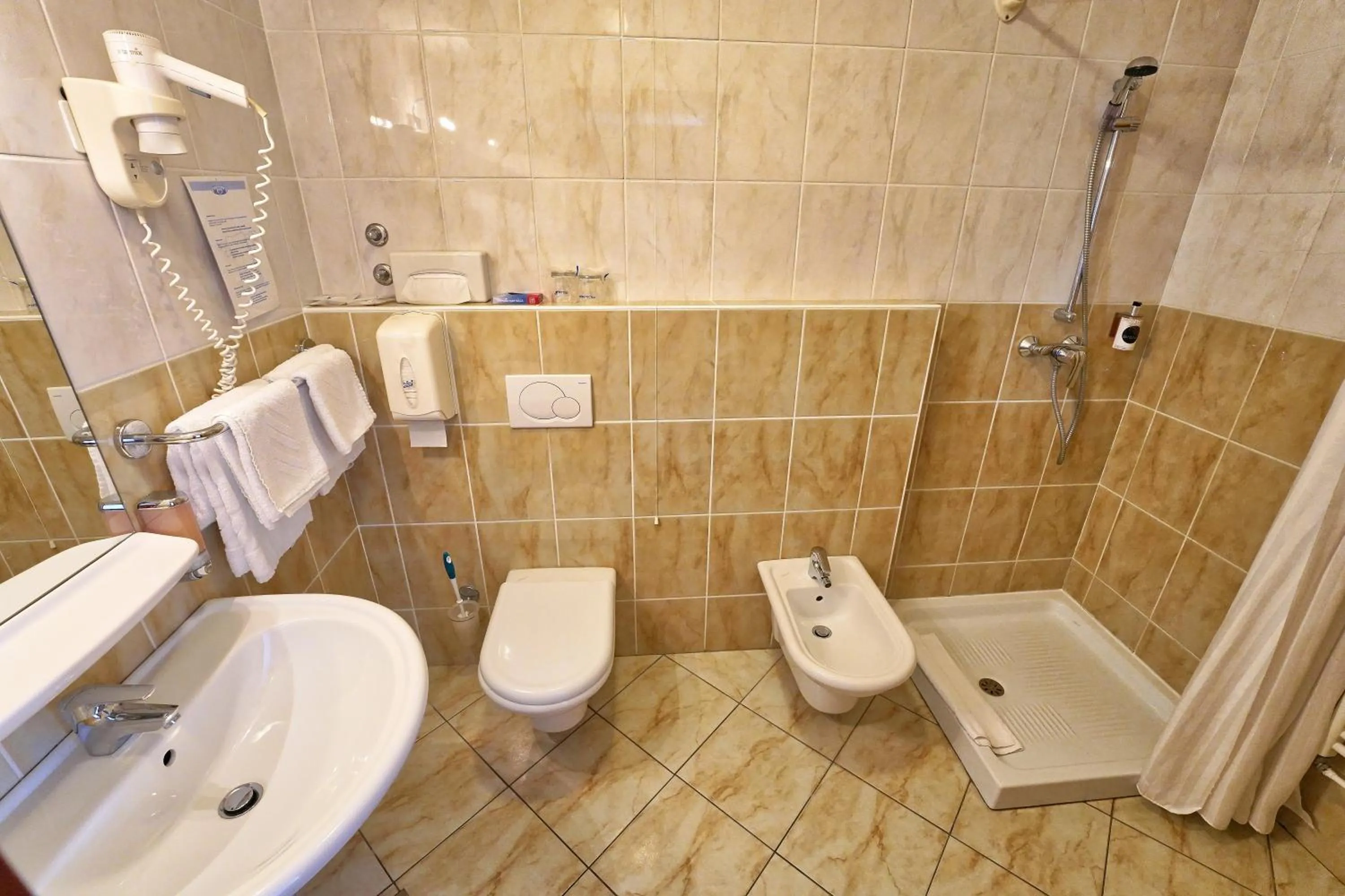 Shower in Hotel Krek Superior